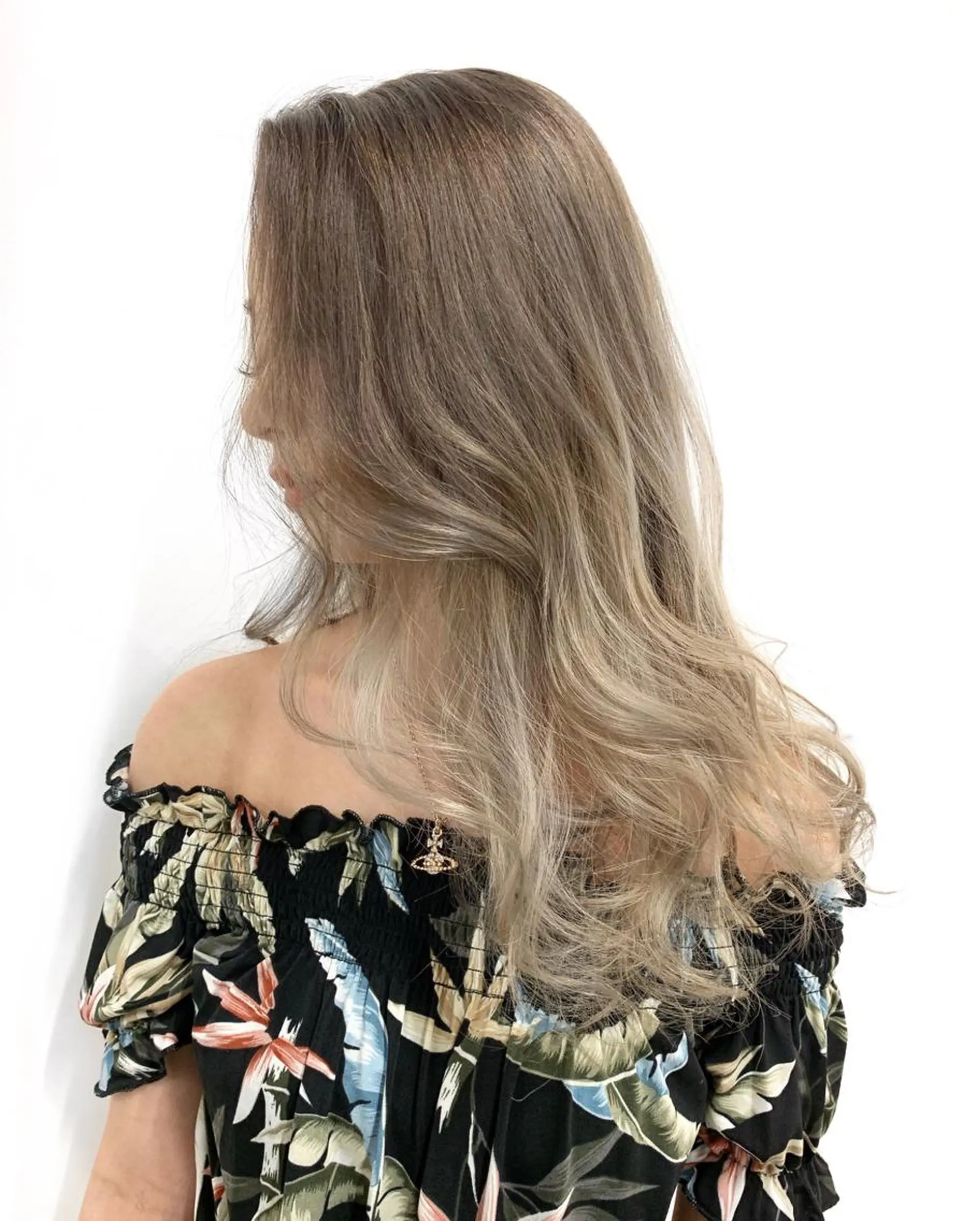 セミロング カラー アッシュ バレイヤージュ ミルクティーアッシュ レイヤーカット ヘアカラー トリートメント ヘッドスパ 🌿海外Style・ KOHEIのヘアスタイル