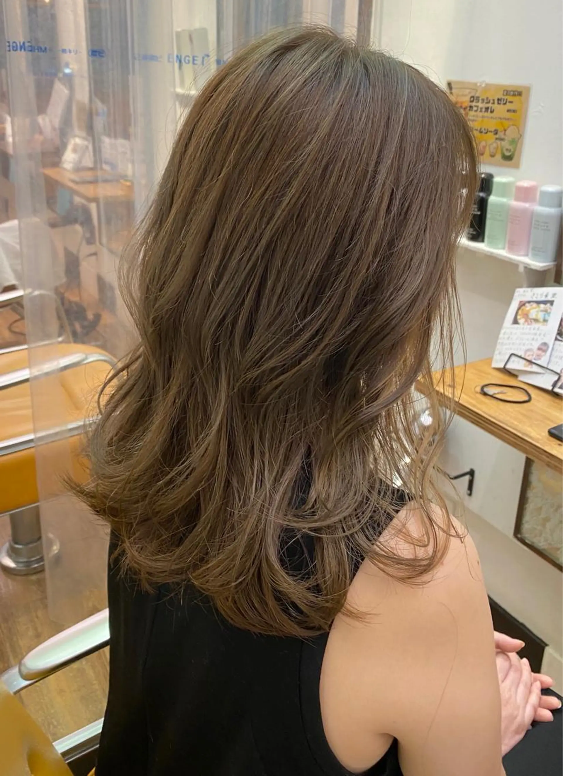 ミディアム カラー アッシュ ベージュカラー ハイライトカラー インナーカラー ハイライト 🌕ホンブ ユウイチ【代表】🌕のヘアスタイル