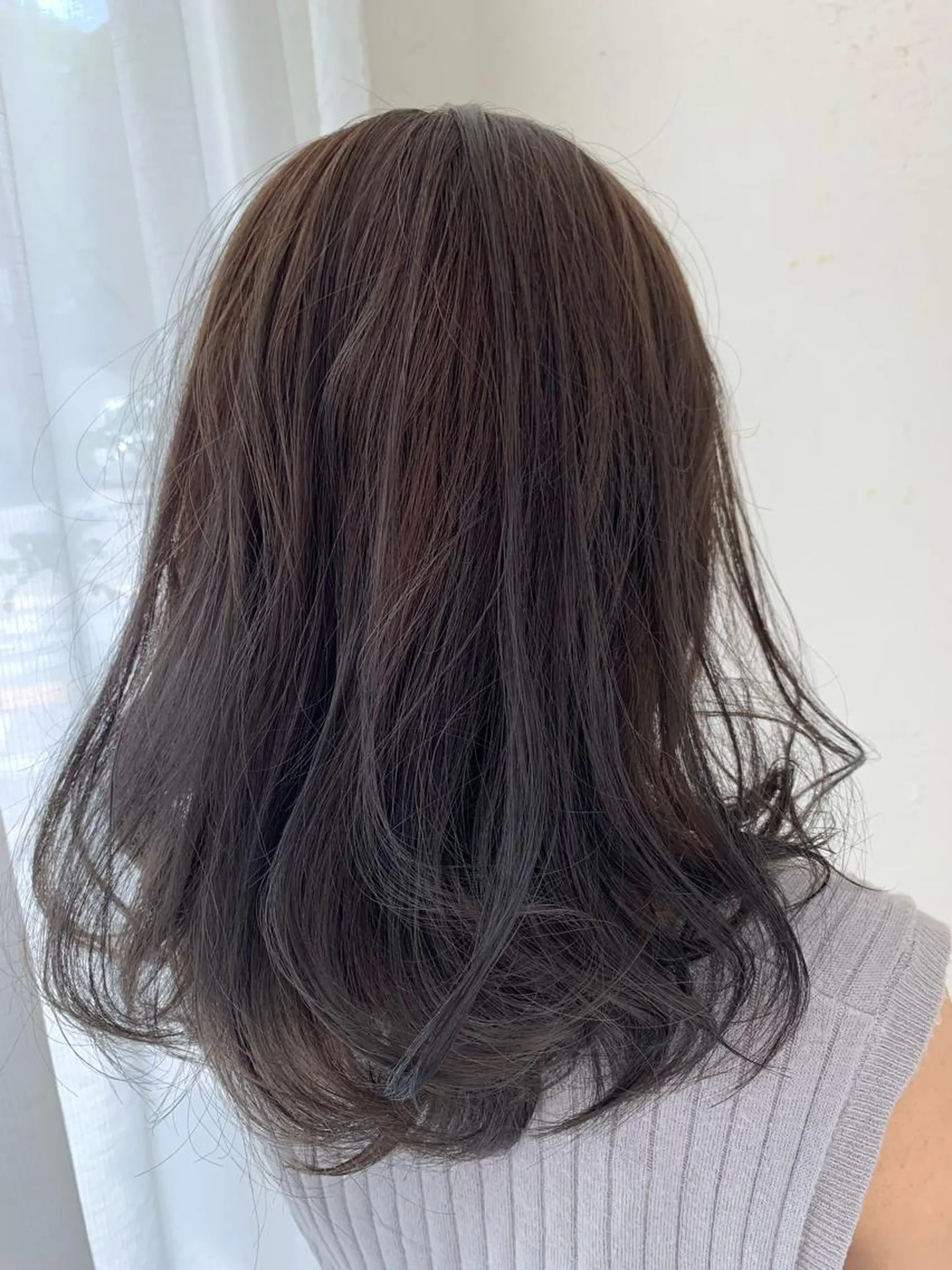 セミロング カラー fio マナミのヘアスタイル