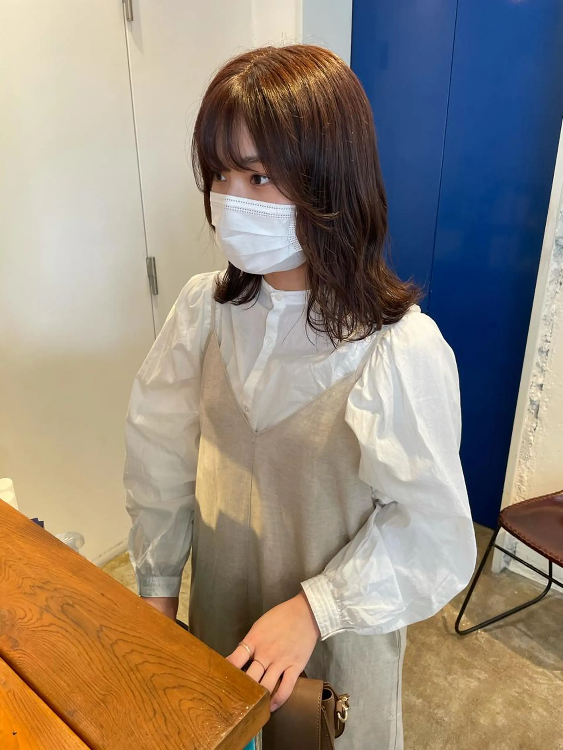 ミディアム カラー カット ヘアカラー トリートメント MIOベージュカラー 柔らかいカラーのヘアスタイル