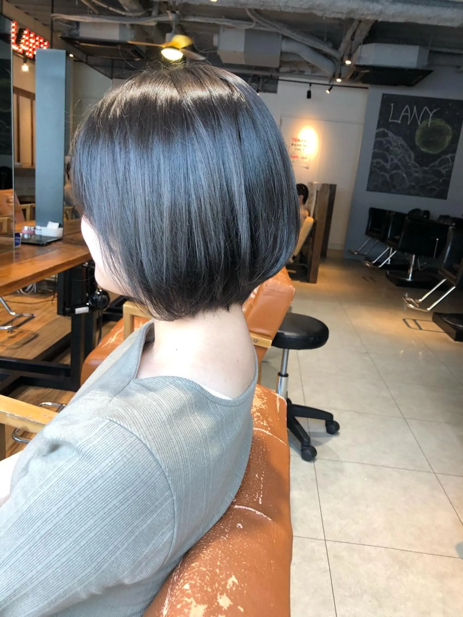 ショート カラー ブリーチ グレージュ ブリーチなしカラー 🌟小顔カット🌟 レイヤーカットボブのヘアスタイル