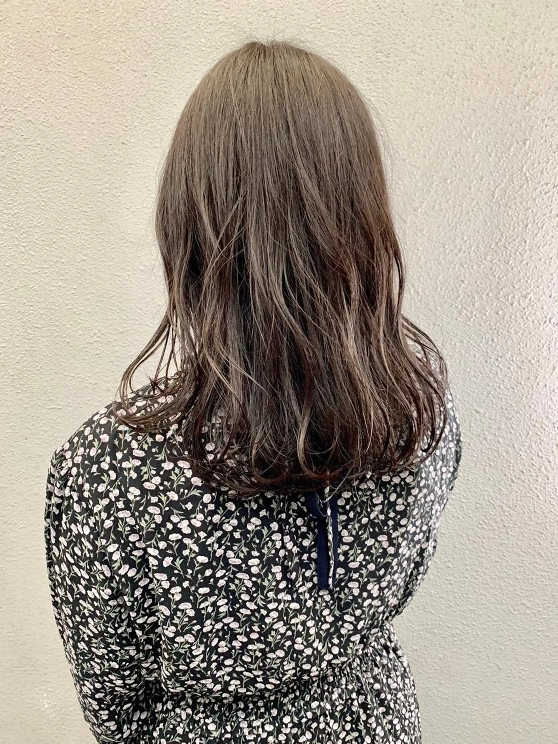 ミディアム カラー ヤスドミ ケイスケのヘアスタイル