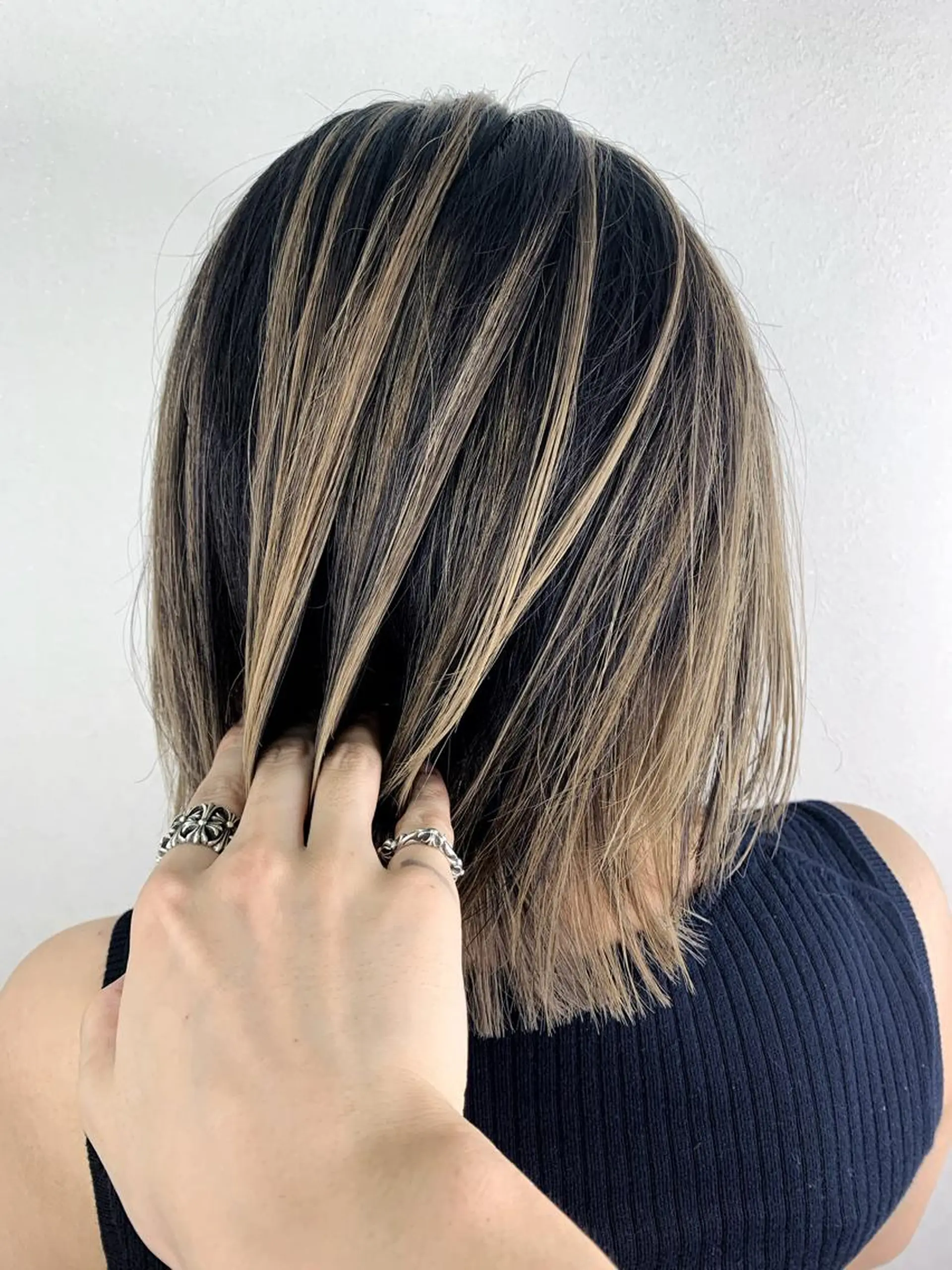 ミディアム カラー バレイヤージュ レイヤーカット due hair 京都駅前店 MILBON オージュア認定サロン【デューヘアー】所属・ハイトーンブリーチ 土坂 由志【京都】のヘアスタイル