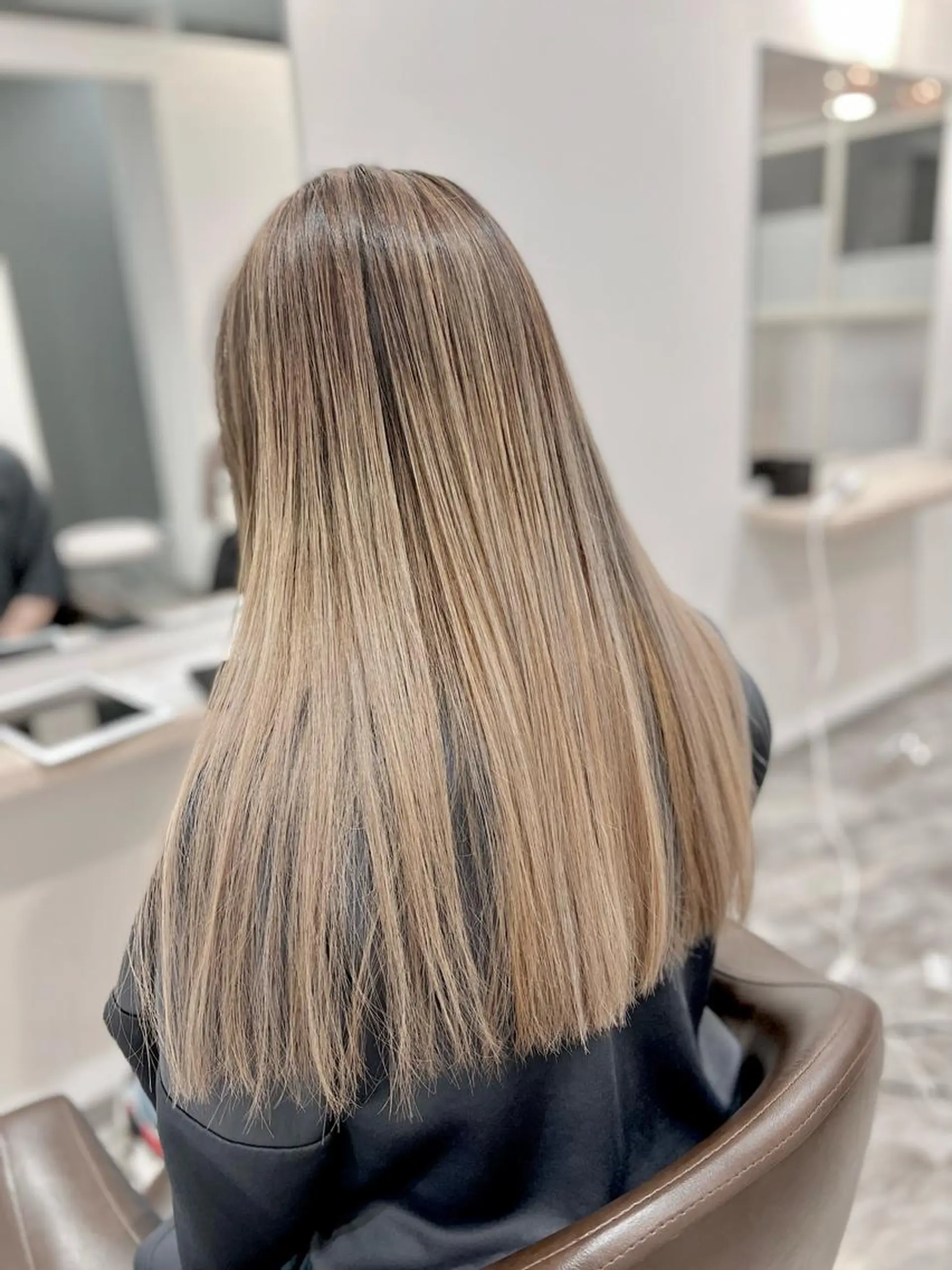 セミロング 髪質改善 レイヤーカット 縮毛矯正 ヘアカラー ブリーチ毛に縮毛矯正 ✨カラー✨山田 正幸のヘアスタイル