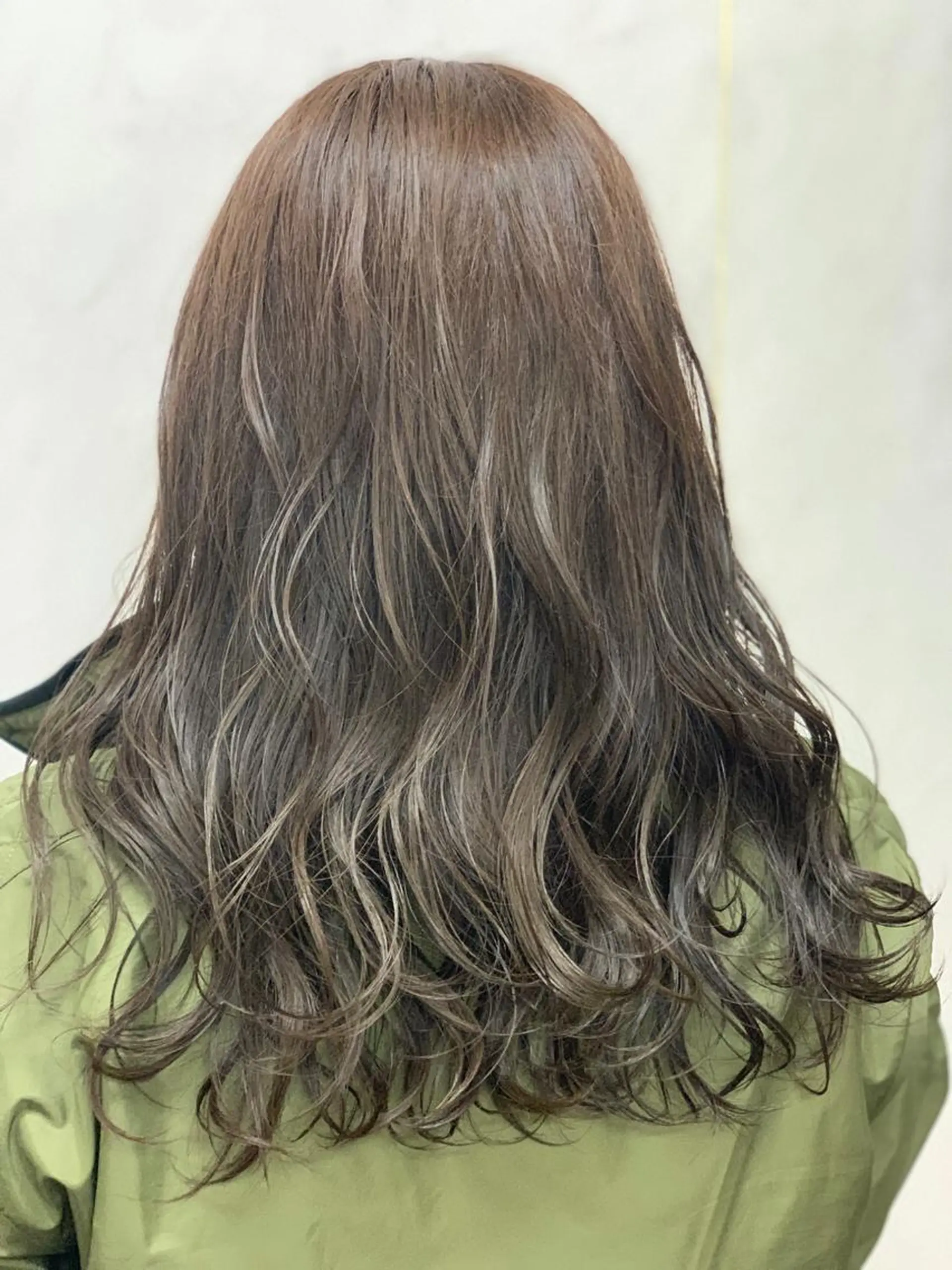ロング ハイライト ヘアカラー 袴田 伊代のヘアスタイル