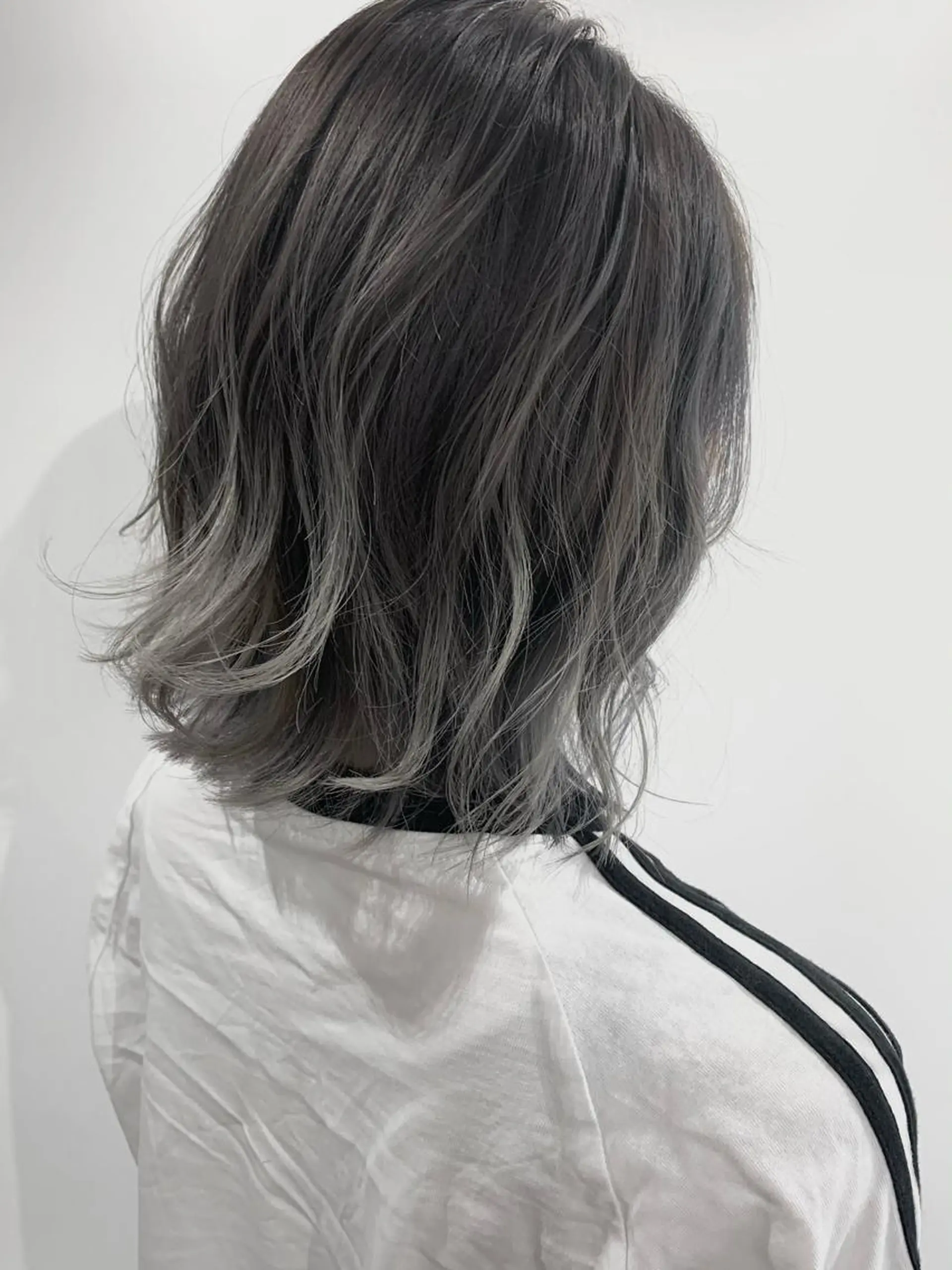 ミディアム アッシュ レイヤーカット hair studio PEACE所属・寺本 早希のヘアスタイル