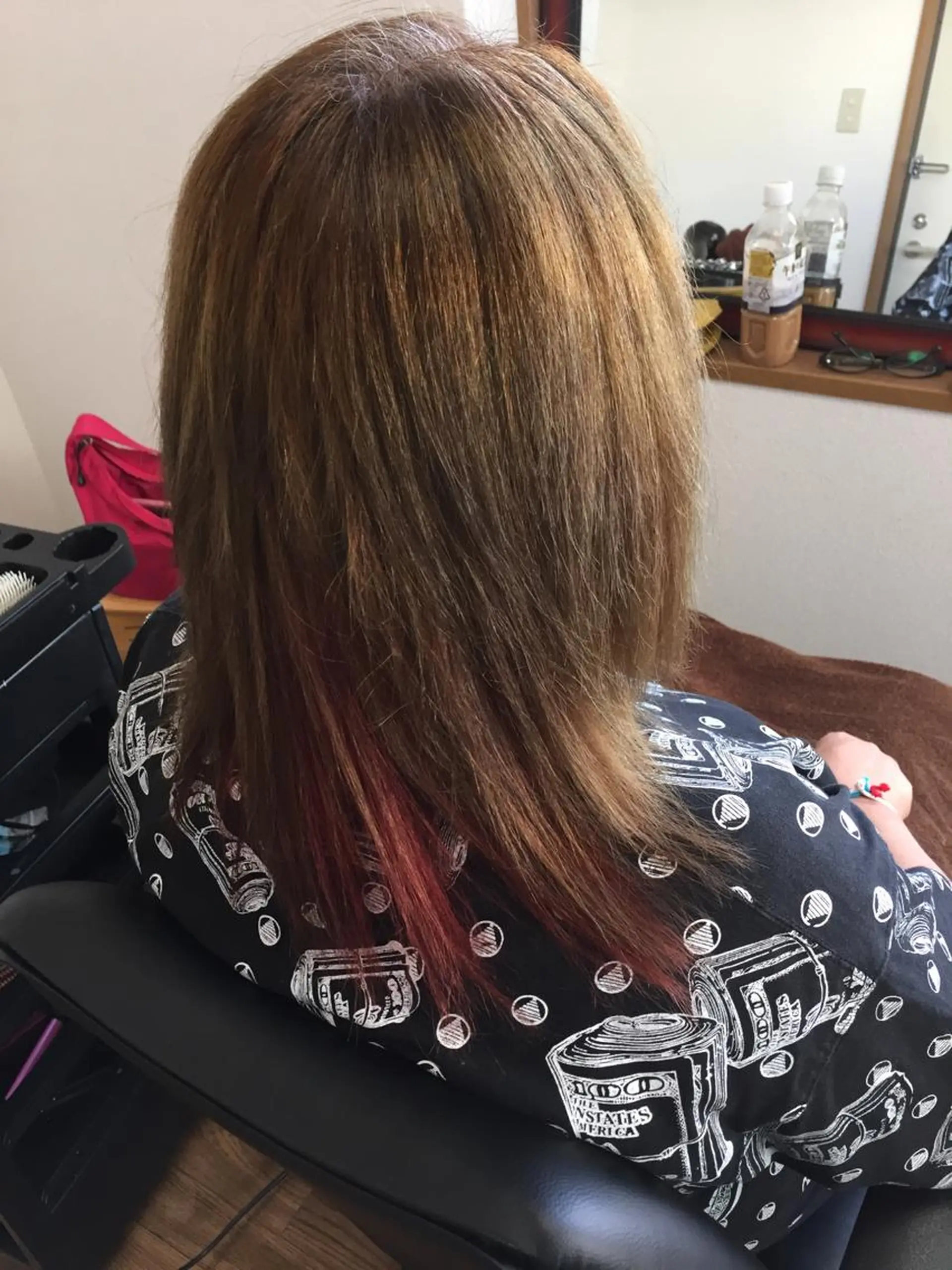 ロング カラー ブリーチ オレンジ ピンクカラー レイヤーカット じょん 。のヘアスタイル