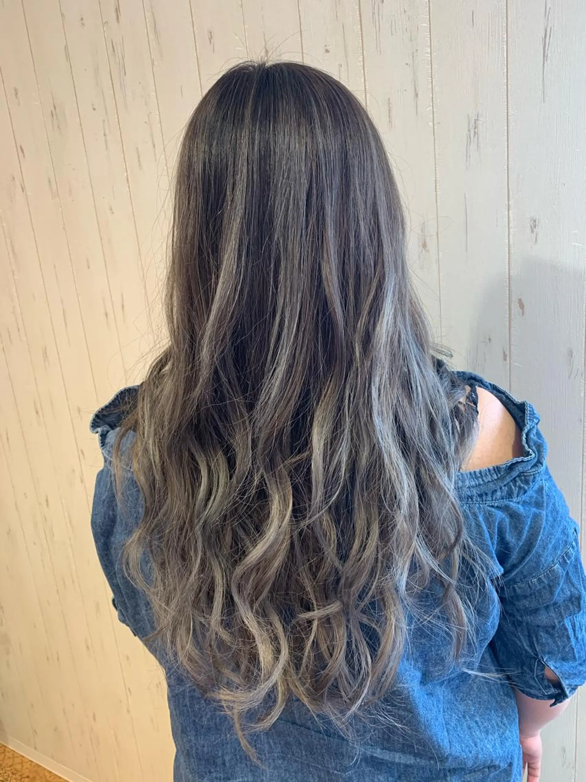 ロング カラー バレイヤージュ レイヤーカット 工藤 萌香のヘアスタイル