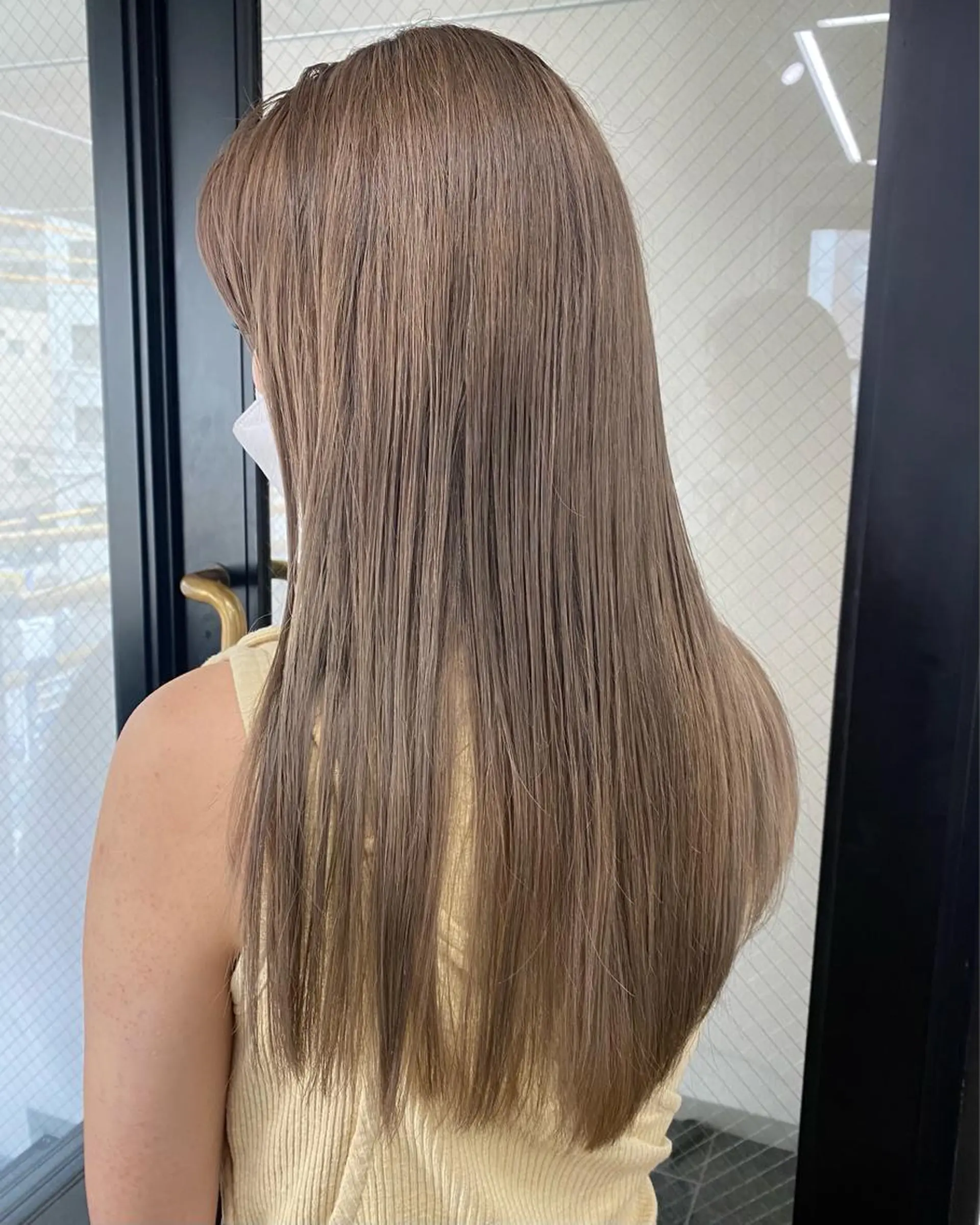 ロング カラー ブリーチ 柔らかストレートと ツヤカラー/和田陽向のヘアスタイル