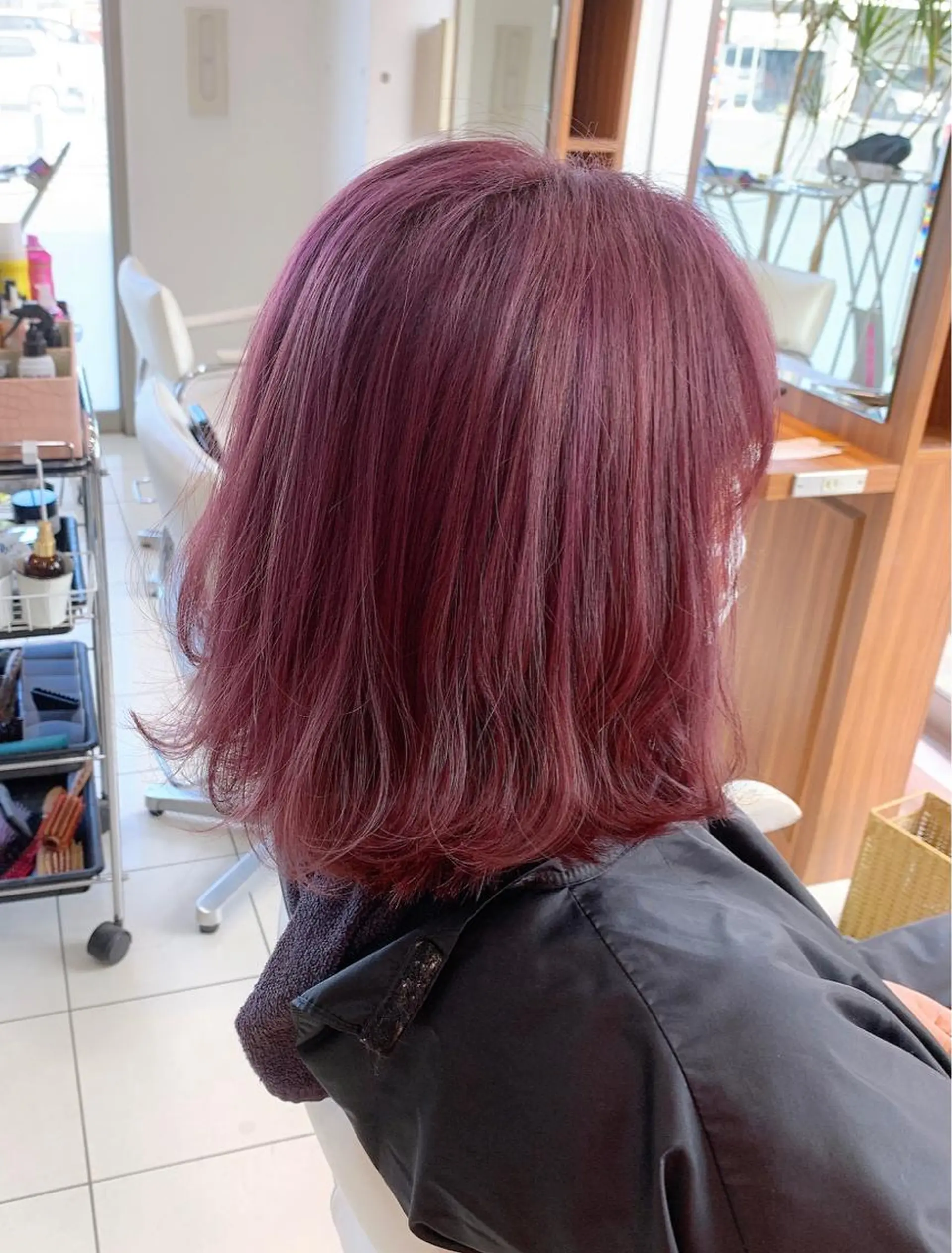 ミディアム カラー ブリーチ カシス レッドカラー 白髪女性専門店竹内 涼乃のヘアスタイル