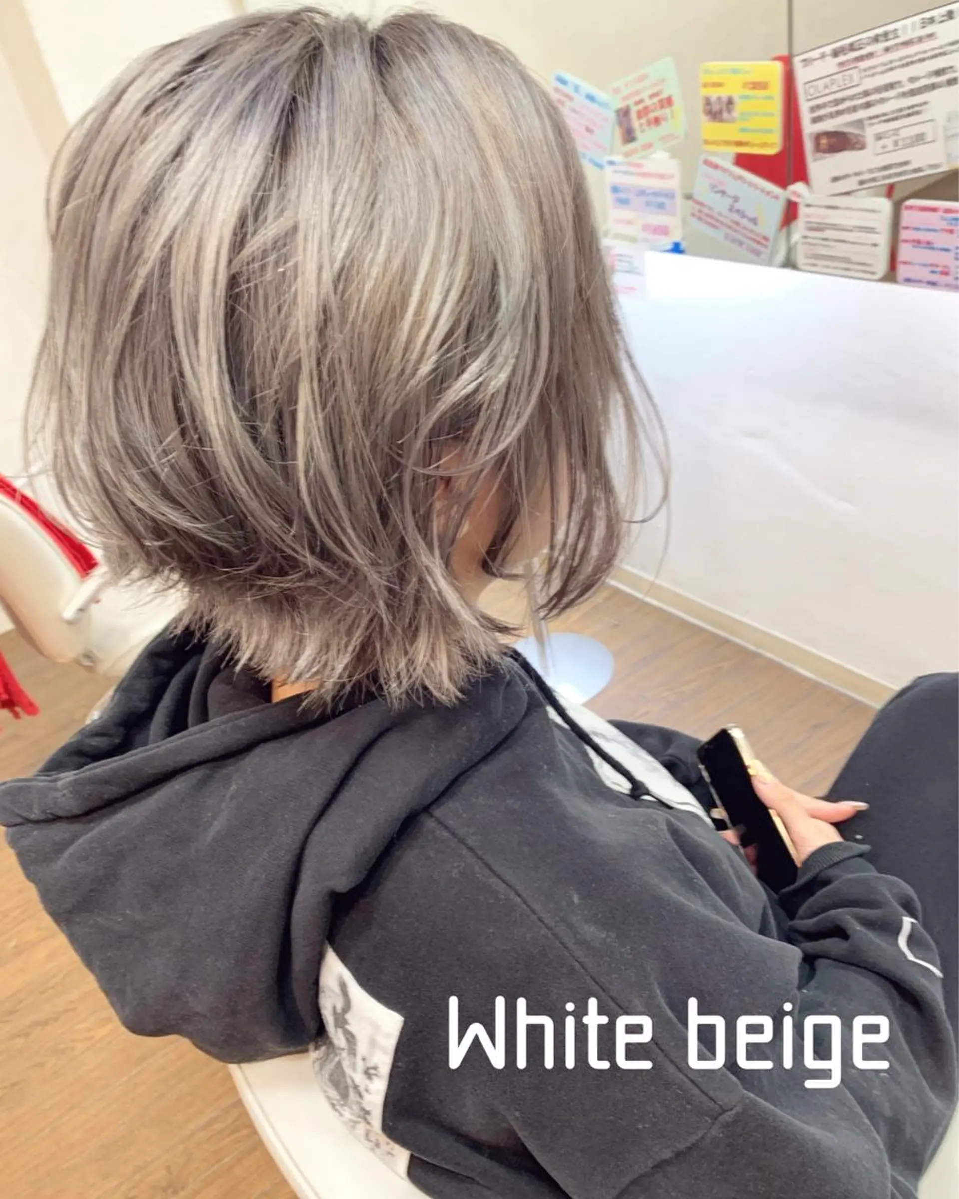 ショート カラー ベージュカラー ダブルカラー ヘアカラー GLAD 萩原のヘアスタイル