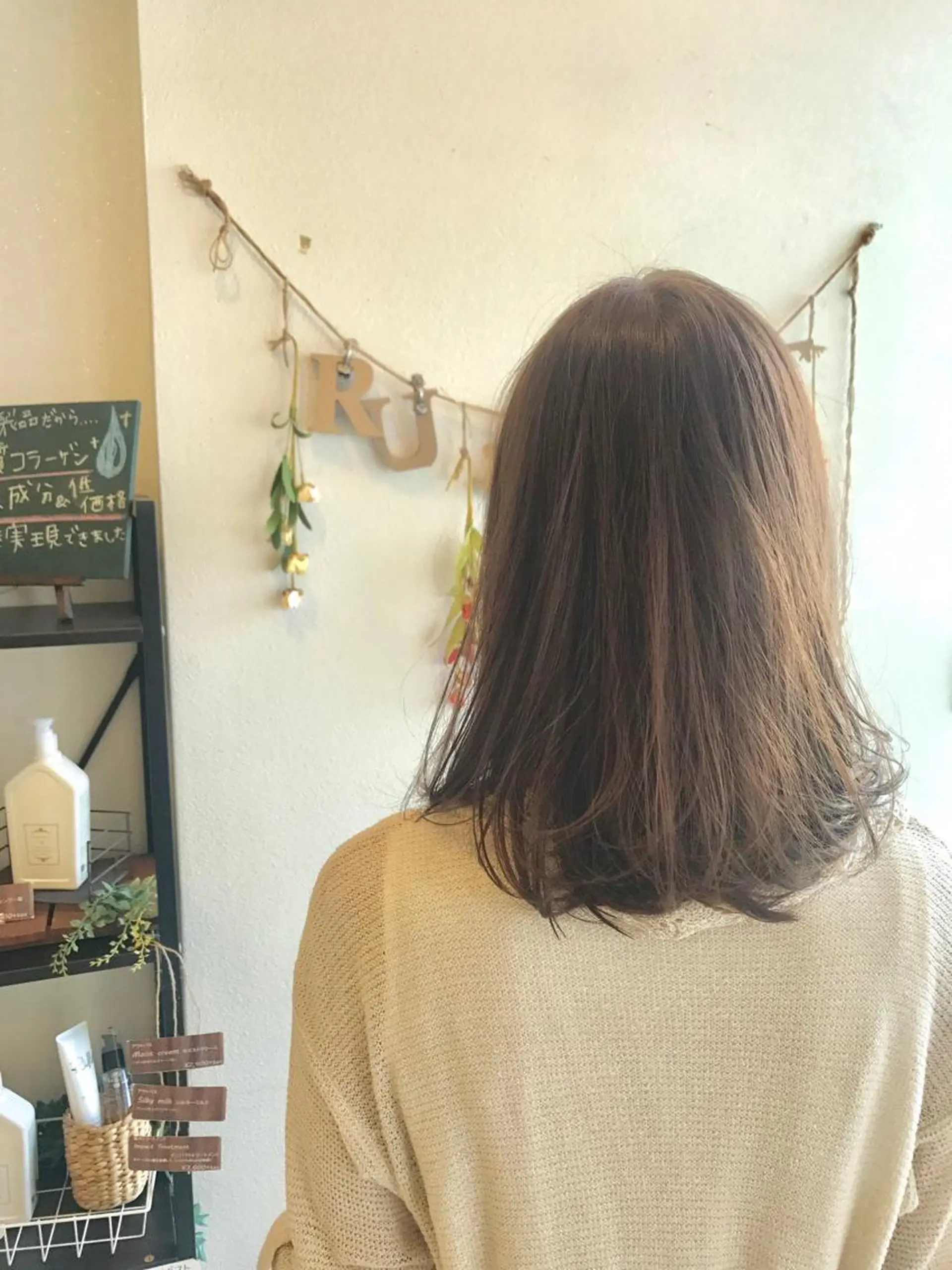 セミロング カラー 西 めぐみのヘアスタイル