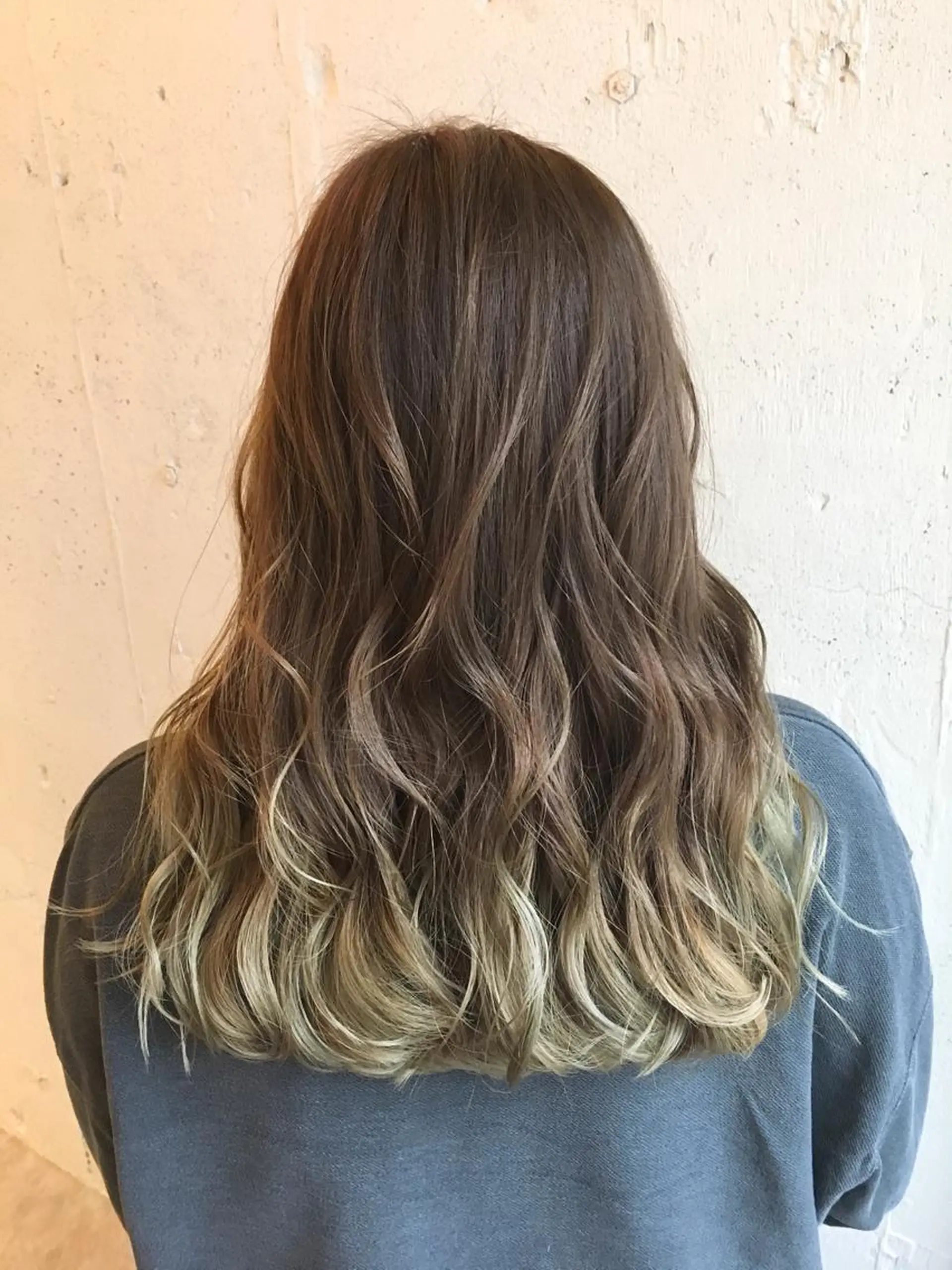 ロング カラー アッシュ ベージュカラー 透明感カラー グラデーションカラー 💈平島 拓也💈のヘアスタイル