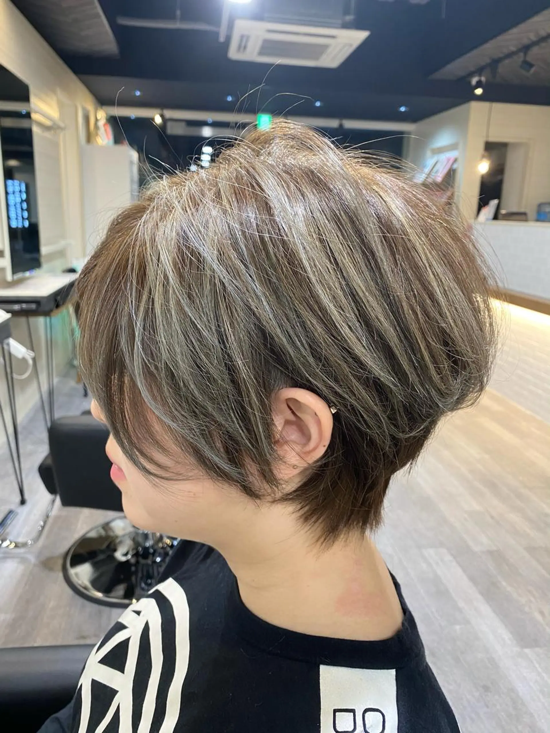 ショート カラー ハンサムショート アディクシーカラー バレイヤージュ ブリーチ ケアブリーチ ヘアカラー unpeu hair  二条所属・先着1名様限定 カット無料のヘアスタイル