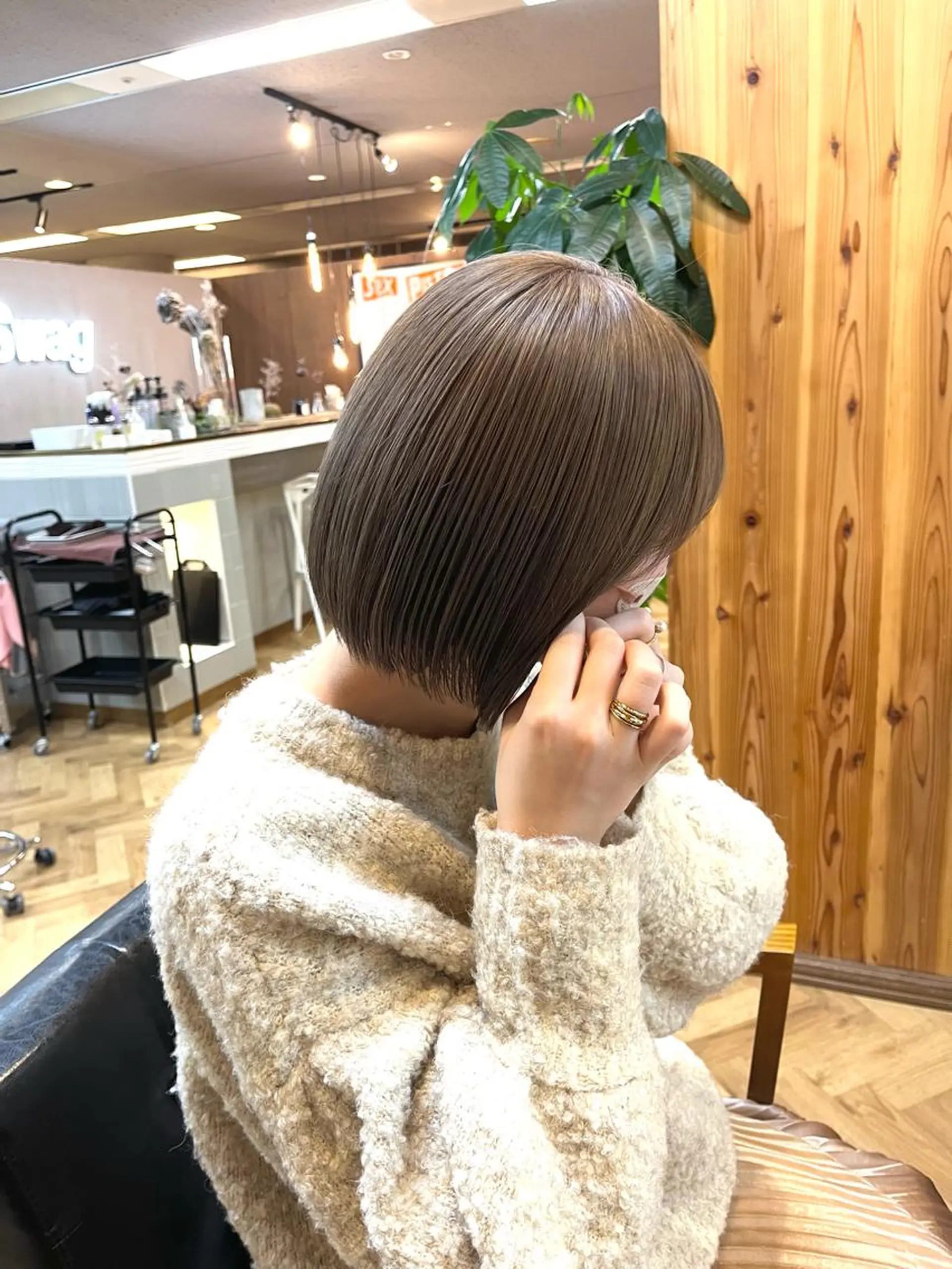 ショート カラー ベージュカラー 透明感カラー ハイトーンカラー esu西梅田所属・ena/ブリーチなし 透明感・レイヤー🎀のヘアスタイル