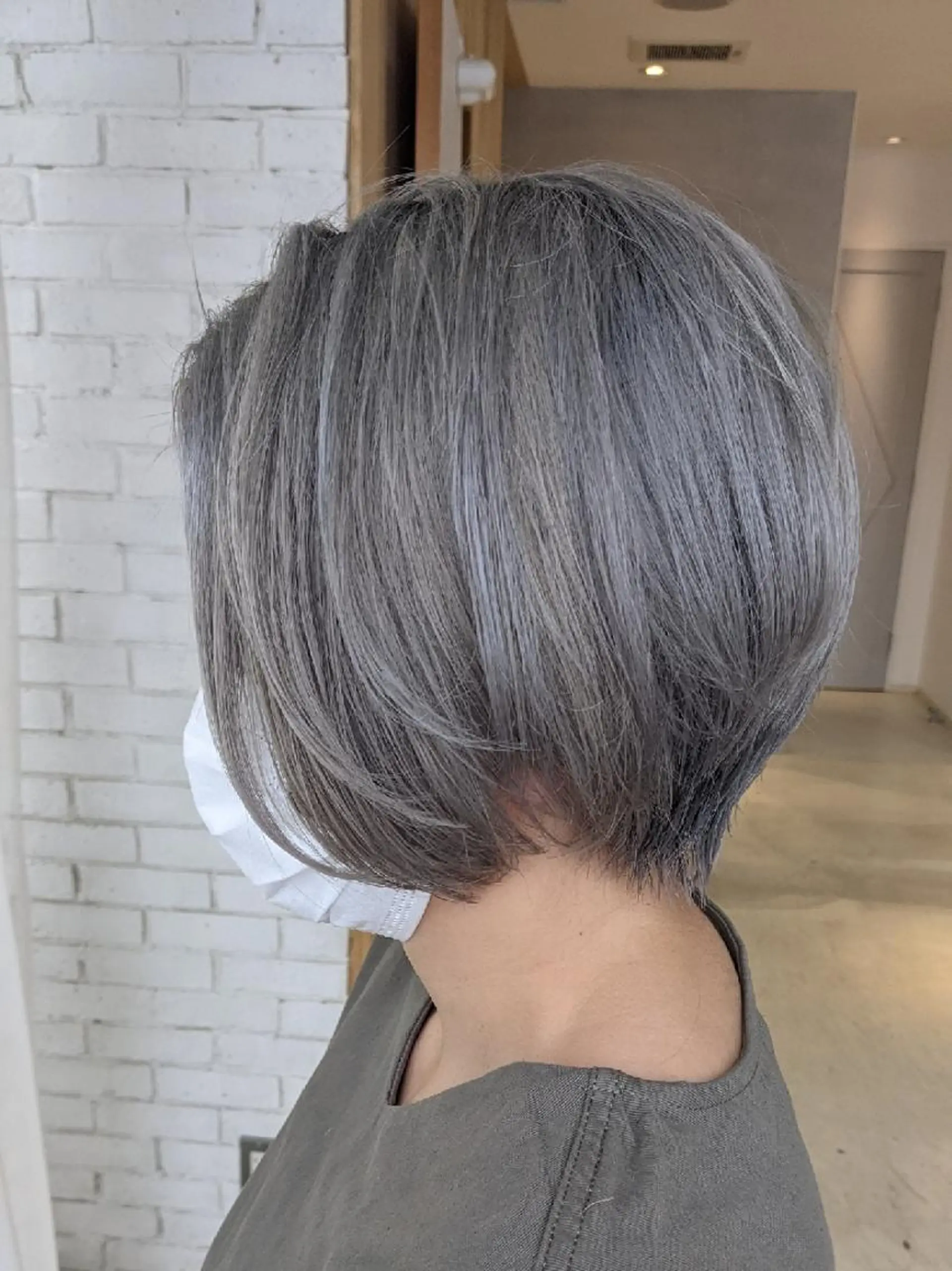 ショート カラー シルバー ヘアカラー トリートメント nameless髪質 改善ブリーチ心斎橋のヘアスタイル