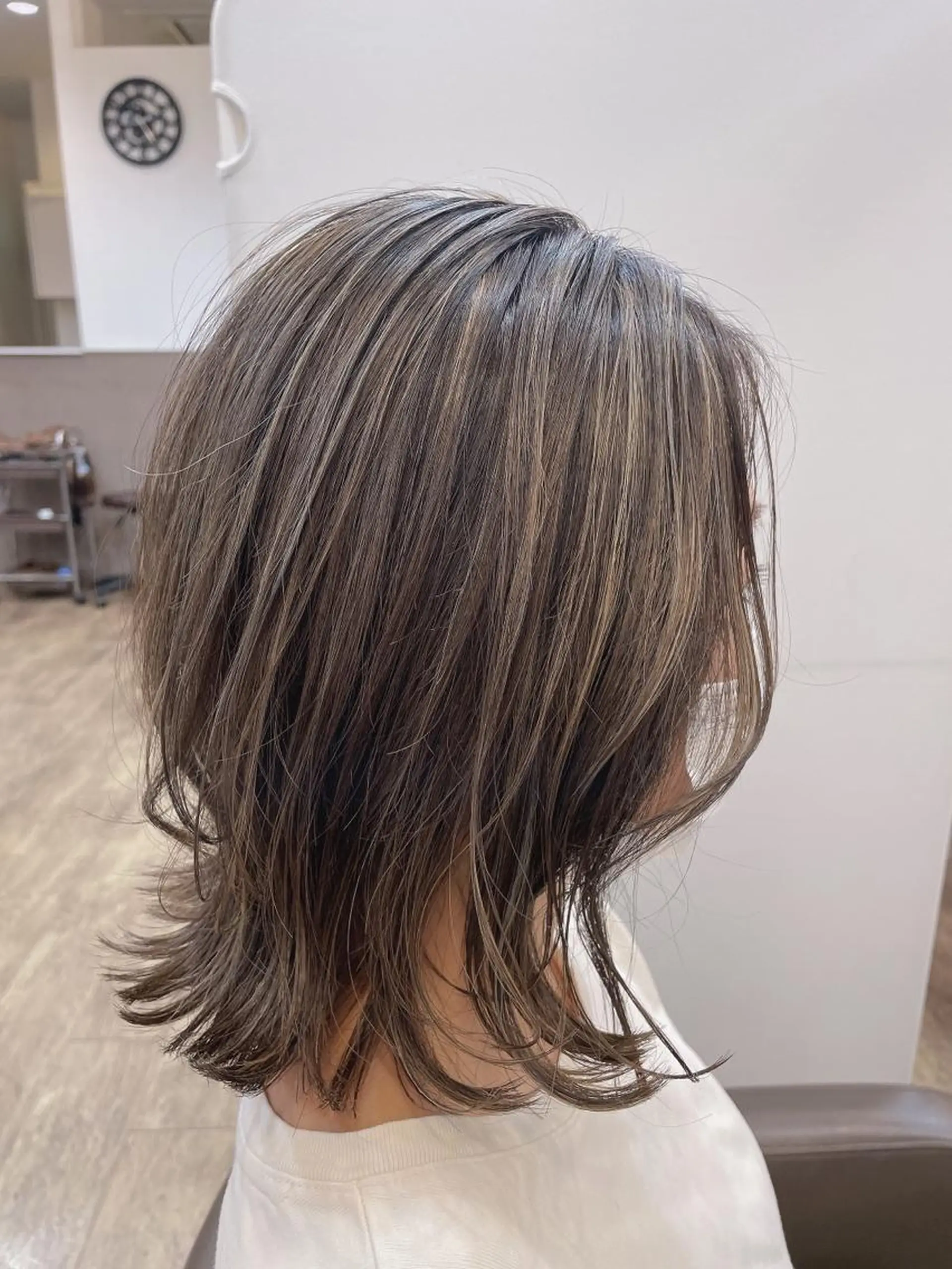 ミディアム カラー アッシュ アッシュグレー ハイライトカラー ハイライト ヘアカラー 尚平 40代からの 髪質改善専門のその他イメージ