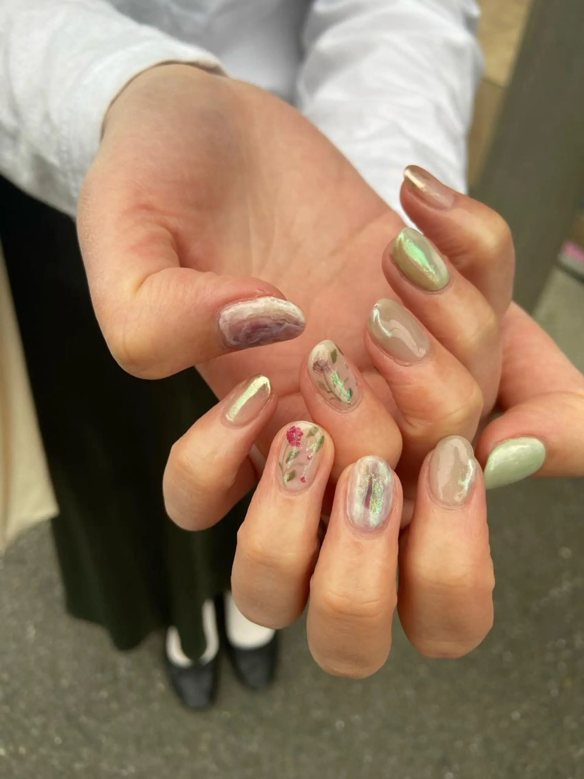 ネイル アートネイル オーロラネイル フラワーネイル グリーン ニュアンスネイル . unffのネイルデザイン