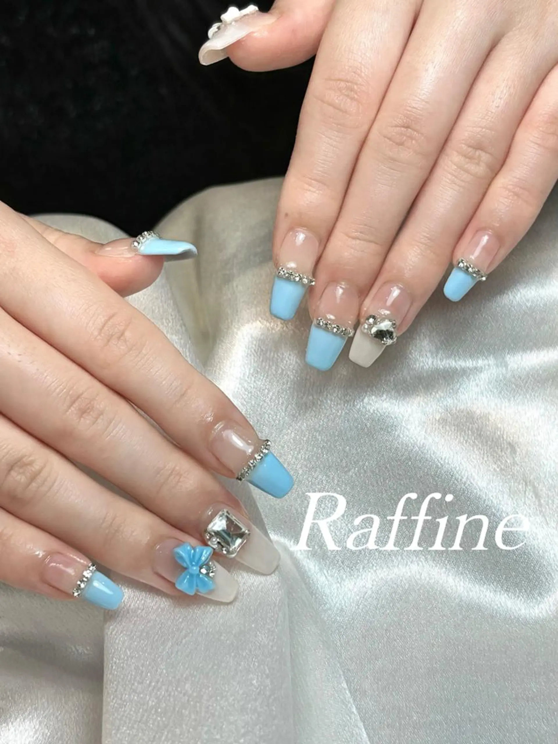 ネイル RAFFINE 月🦋🩵のネイルデザイン