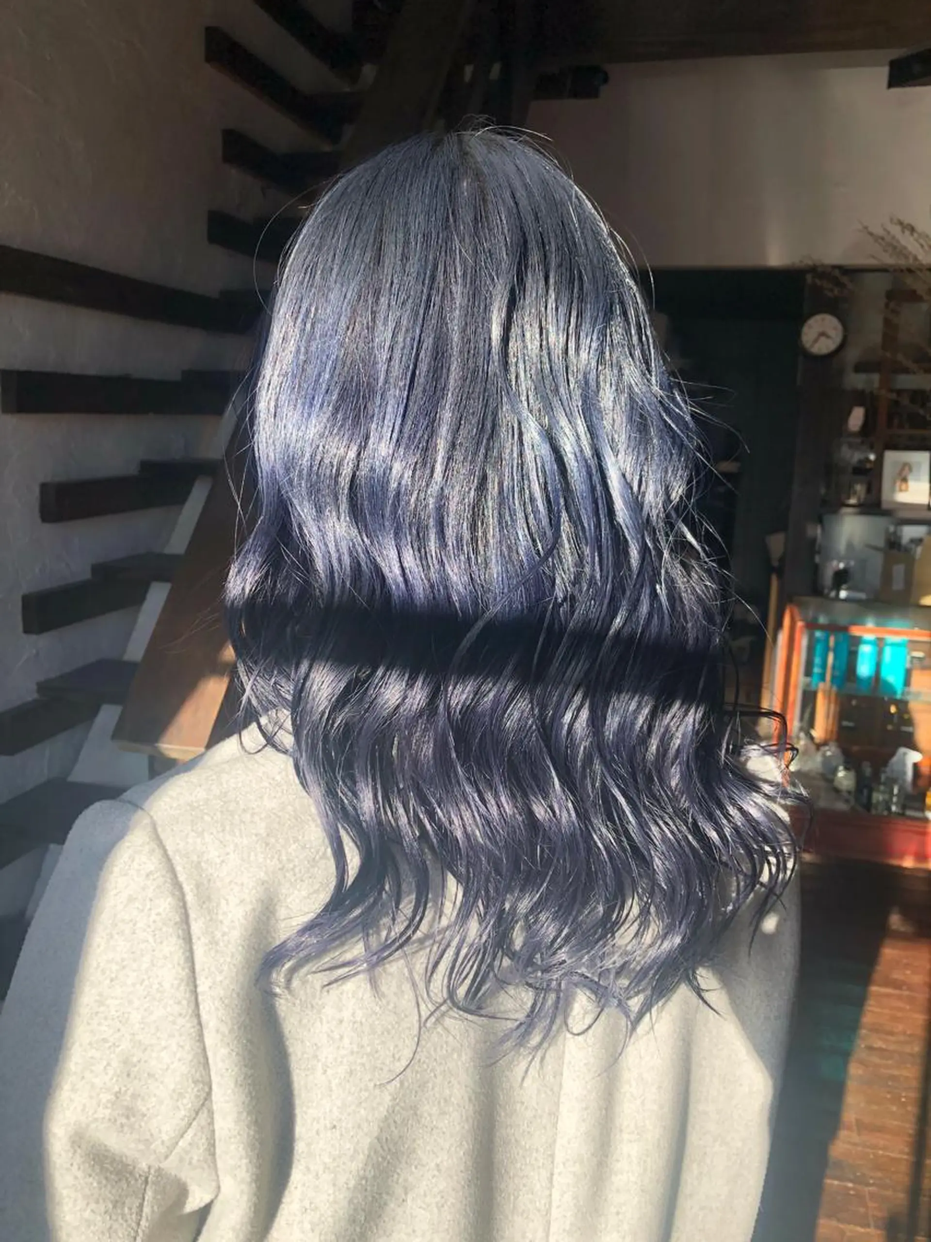 セミロング カラー ブリーチ ネイビーカラー 🩵小野 えりか🩷のヘアスタイル