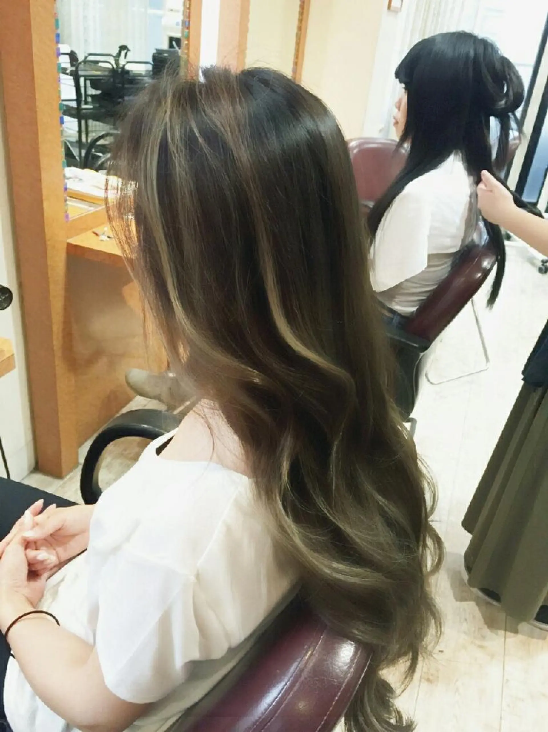 ロング カラー ロングレイヤー ハイライトカラー ハイライト レイヤーカット ロング 100%髪質改善特化 TRUNSのヘアスタイル