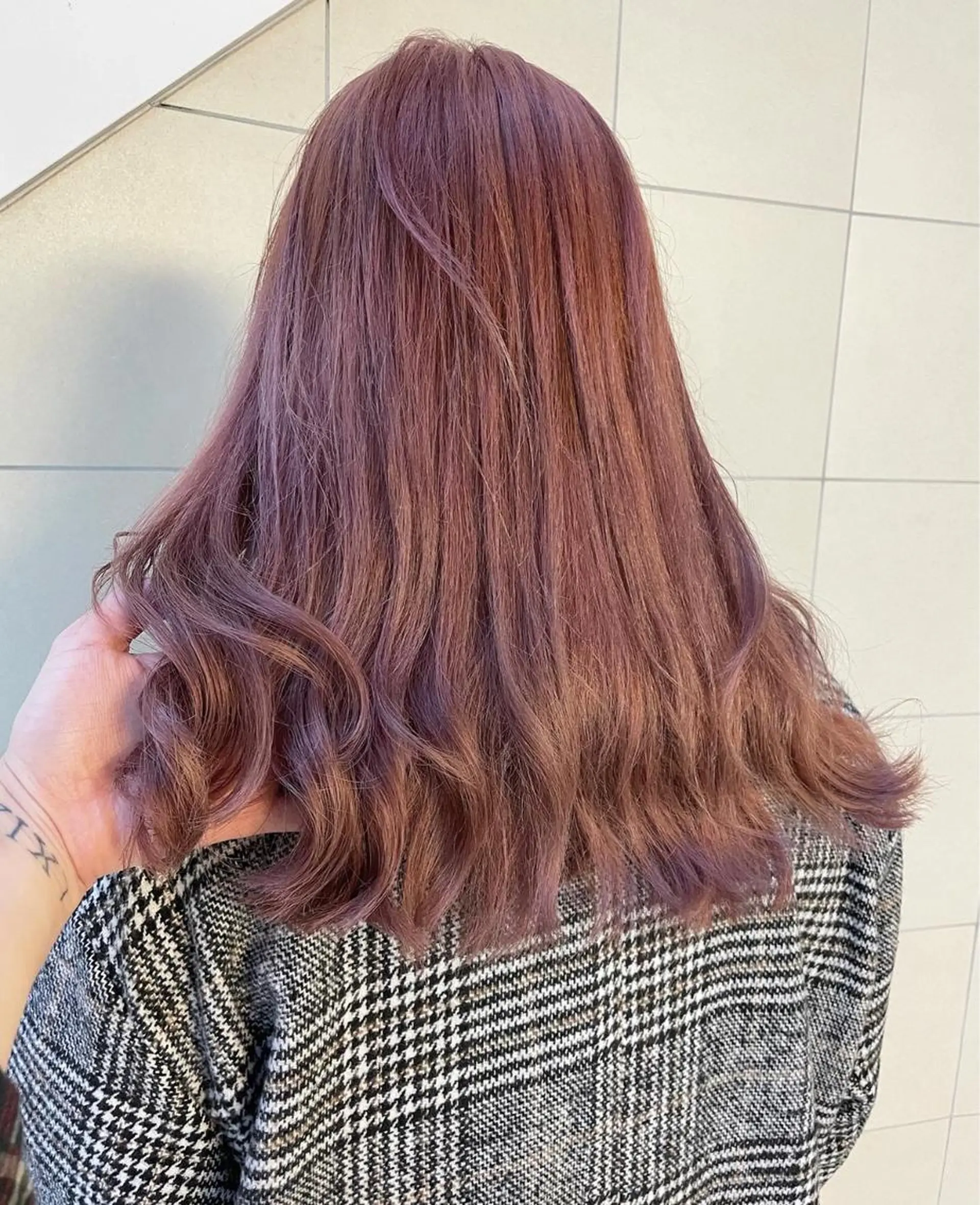 ミディアム ケアブリーチ/ エクステ/レイヤーのヘアスタイル