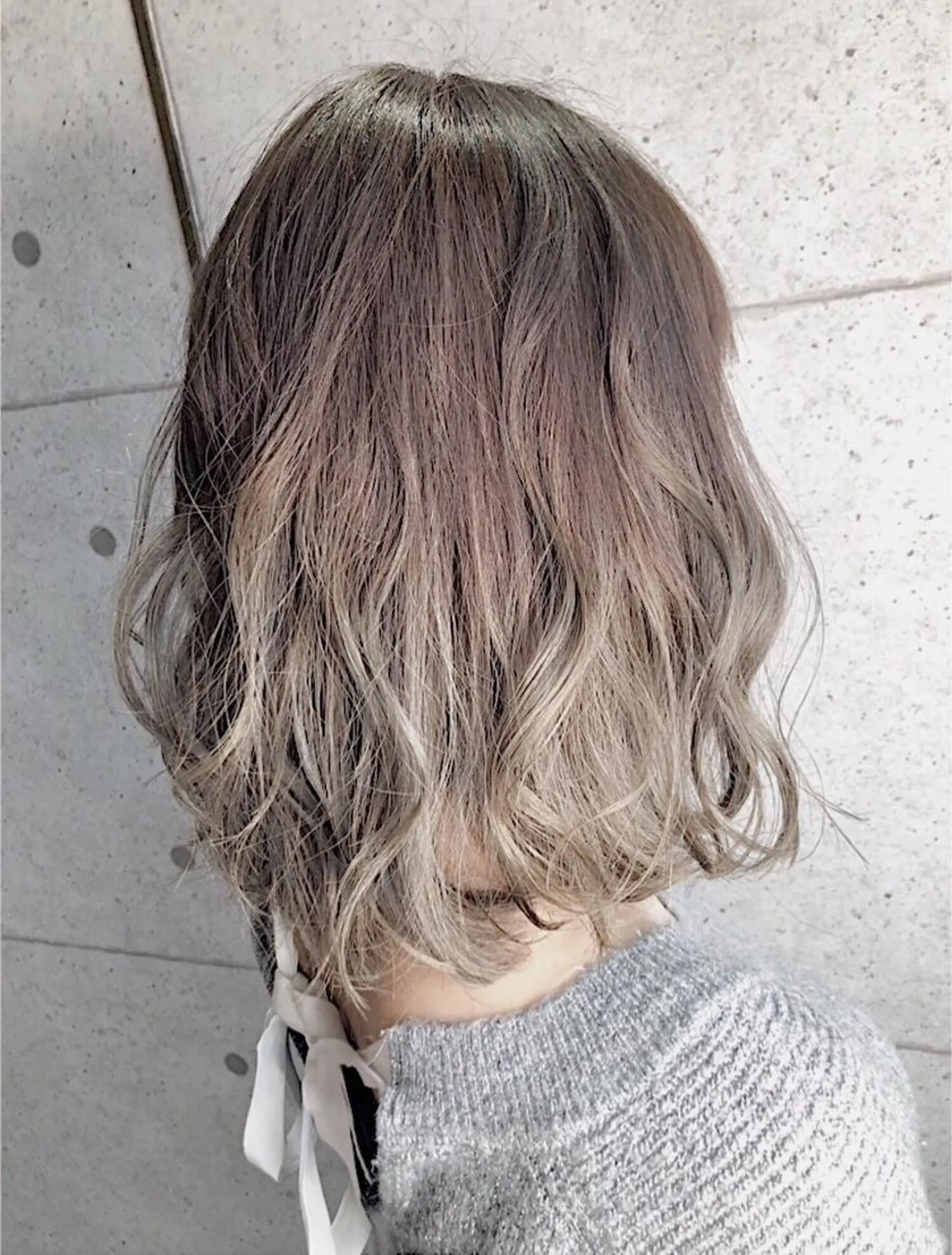 ミディアム カラー ブリーチ 透明感カラー グラデーションカラー グレージュ イルミナカラー 福森 みずきのヘアスタイル