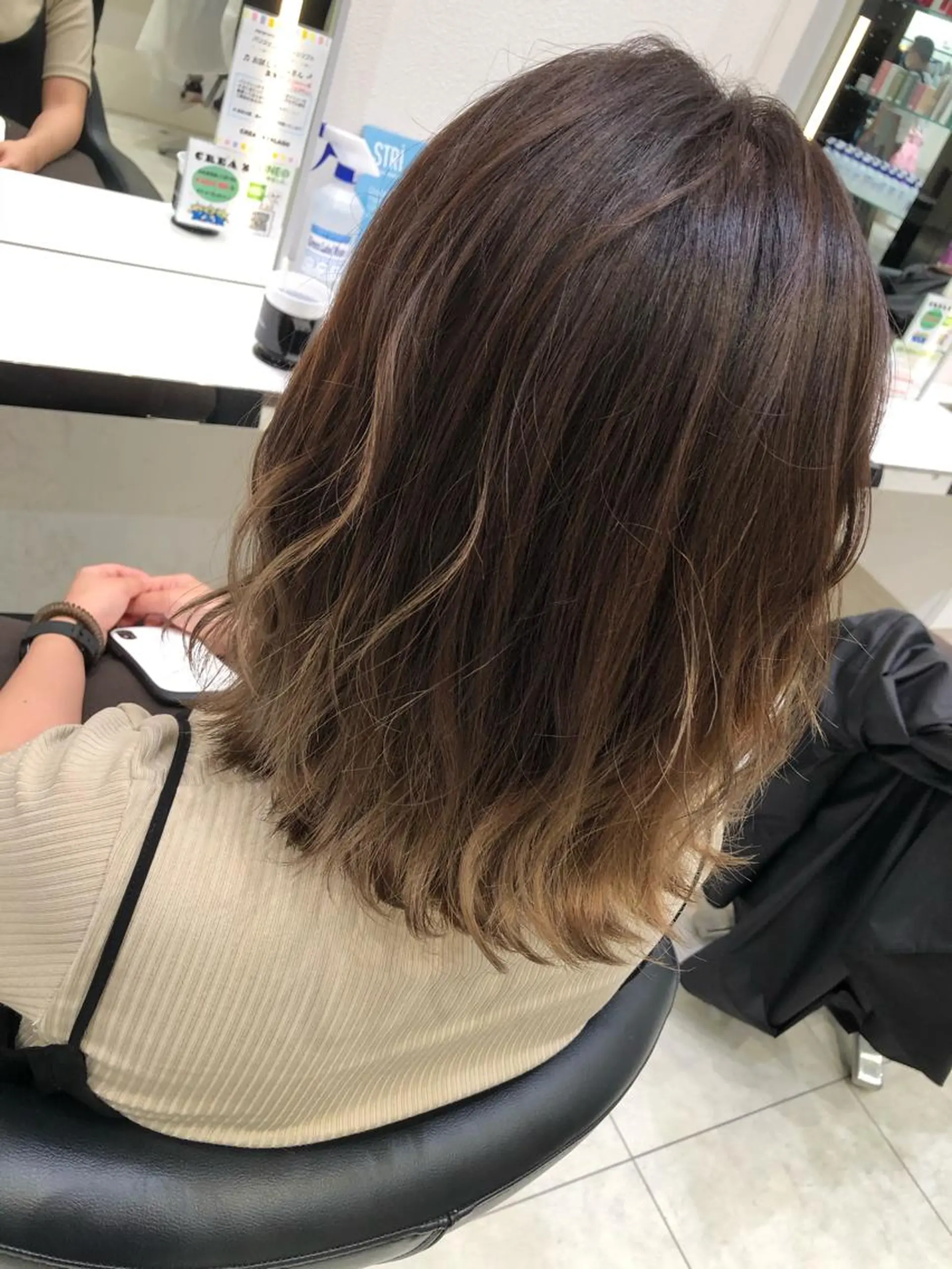 ミディアム ヘアカラー 岸 保奈美のヘアスタイル