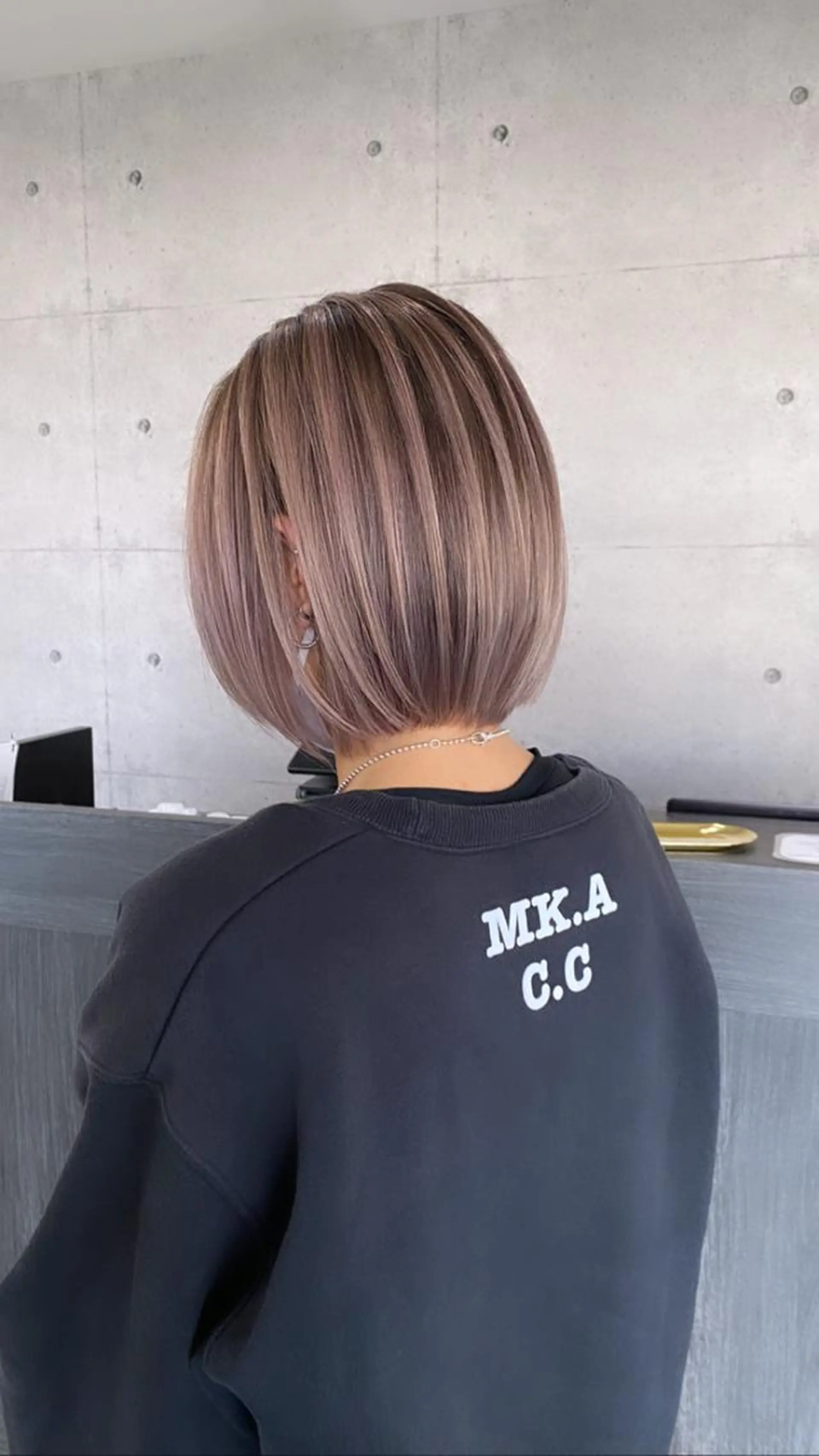 ショート カラー ヘアアレンジ アッシュ バレイヤージュ ブリーチ ブロンド ブラウンカラー SUZU/岡山/矯正 ブリーチ/レイヤーのヘアスタイル