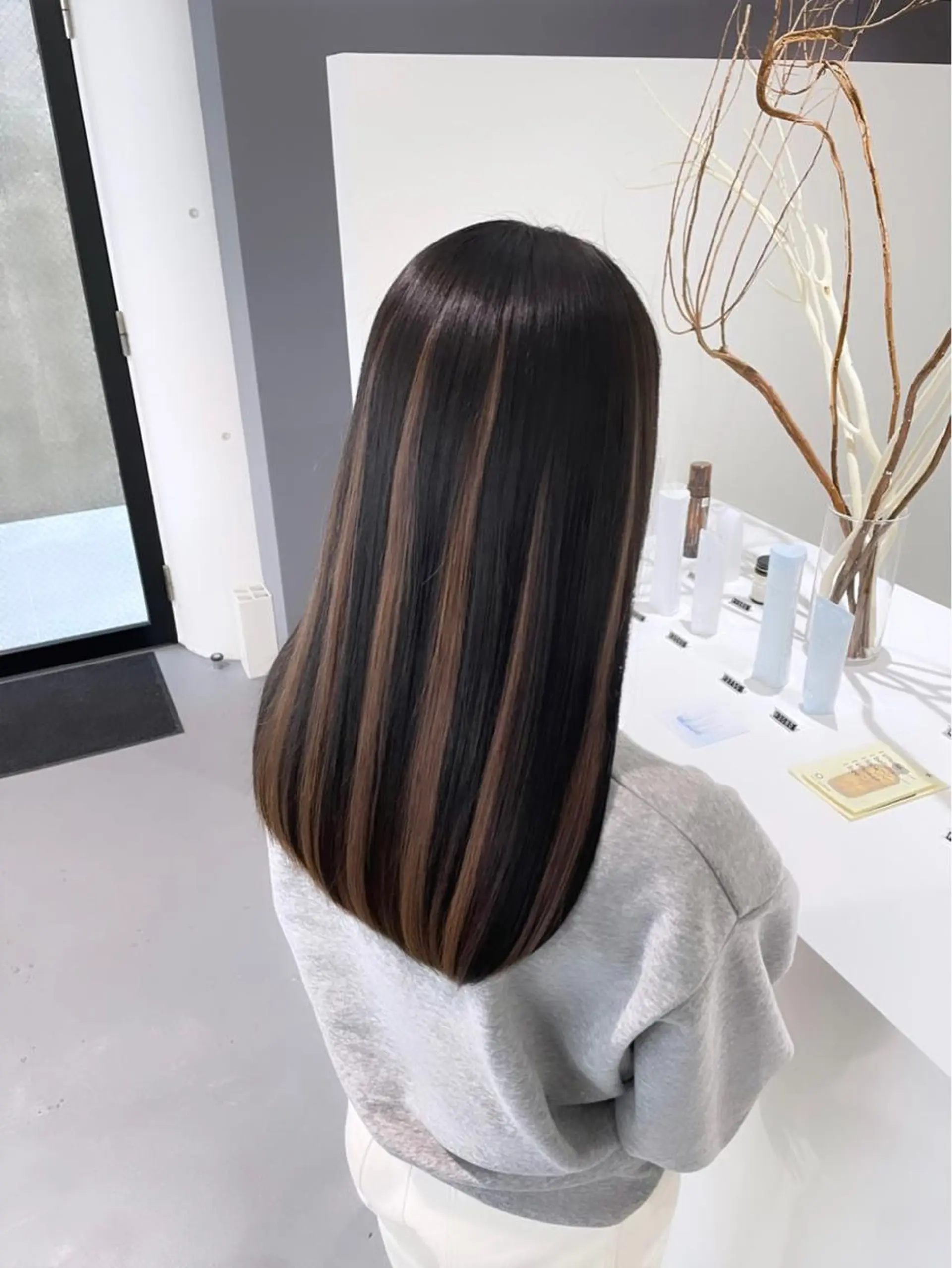 セミロング カラー ヘアカラー LEF TATEMACHI所属・西山祐生/ハイトーン /ケアブリーチ/艶髪のヘアスタイル