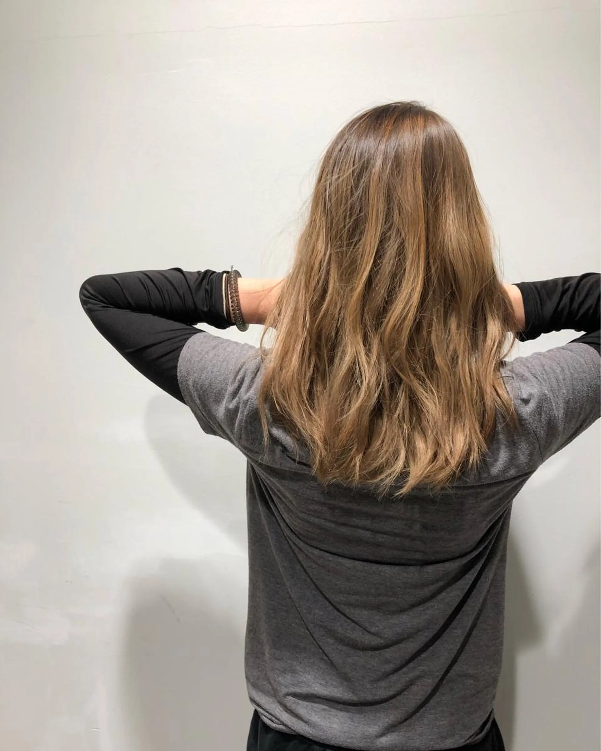 セミロング カラー バレイヤージュ ベージュカラー レイヤーカット wカラー 指名No1かけるのヘアスタイル