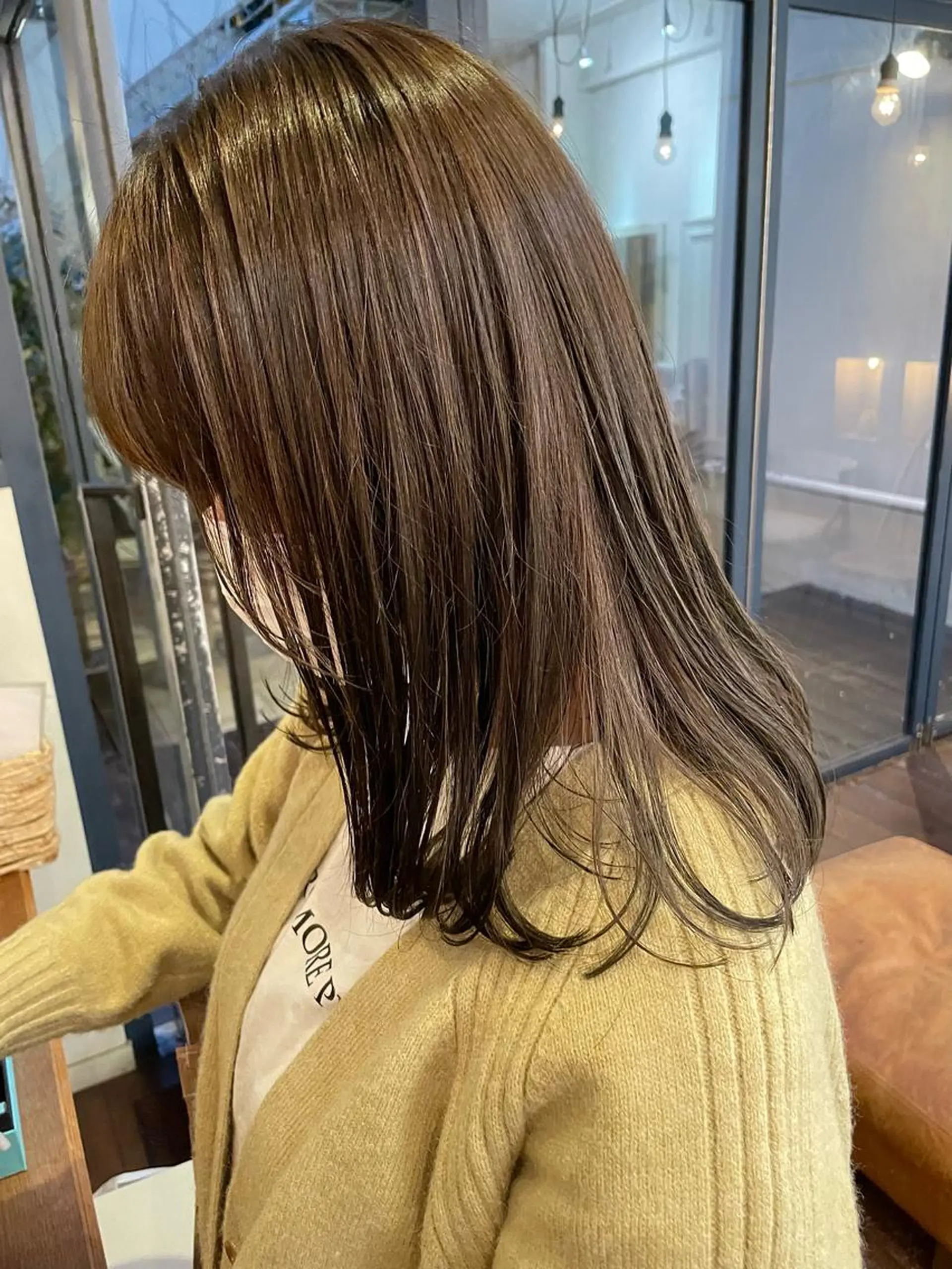 ミディアム カラー ヘアアレンジ 透明感カラー オリーブカラー 抜け感perm🌐 ｜kazaneのヘアスタイル