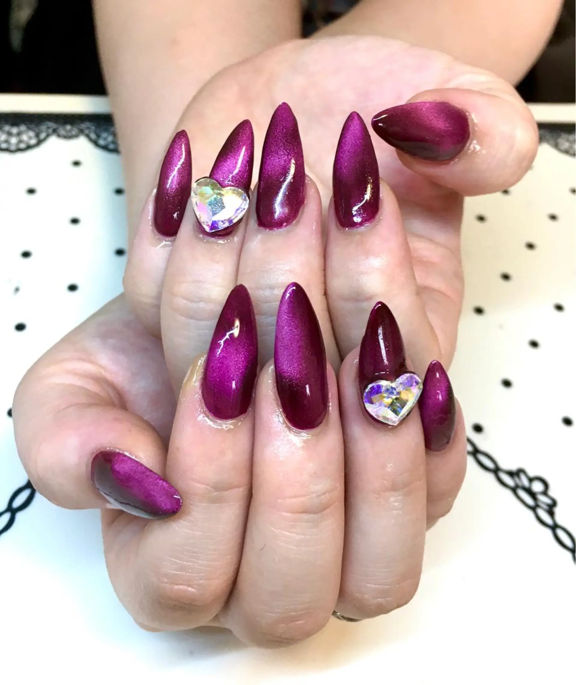 ネイル ハート 持ち込み ストーンネイル nailsalon sugarr所属・nailist cocoのネイルデザイン