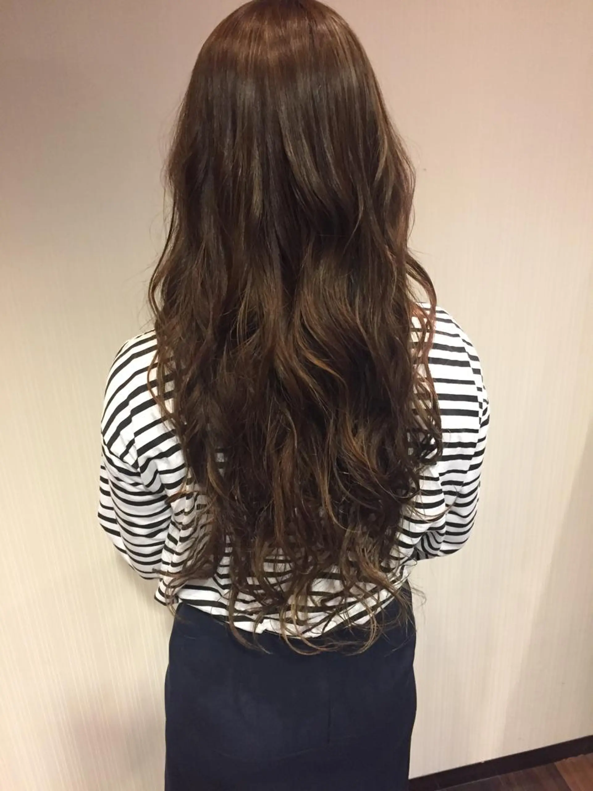 ロング ハイライト 伊藤 優希のヘアスタイル