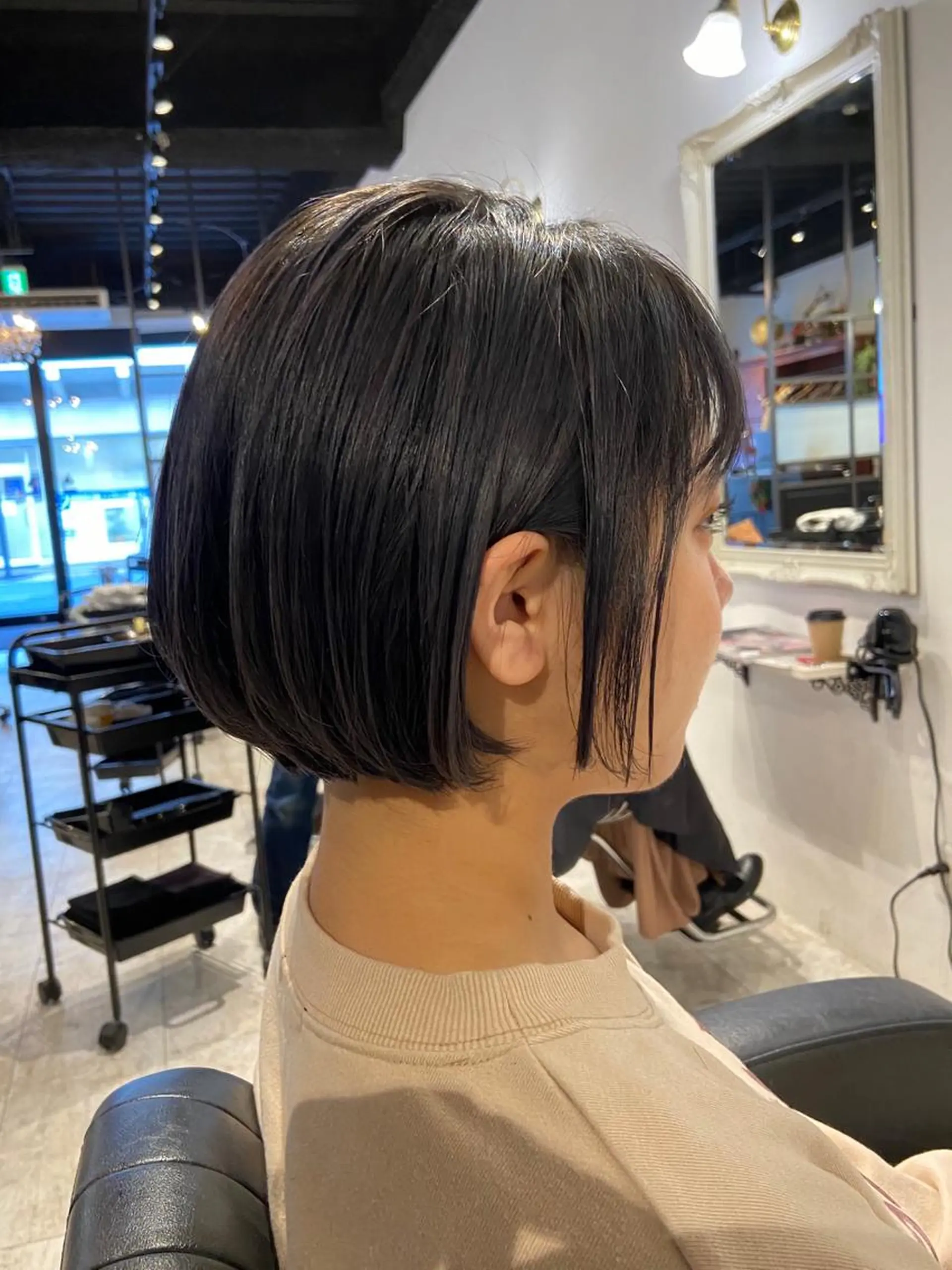 ショート カラー ダークグレー ダークグレージュ グレージュ ハイライトカラー ボブ パパで店長な戸田 健治【ショートヘア】のヘアスタイル