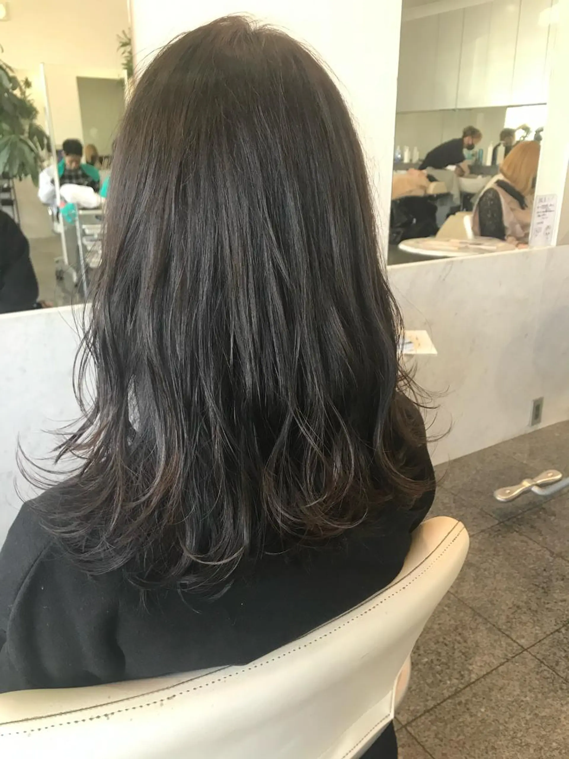 セミロング レイヤーカット 大森 有紗のヘアスタイル