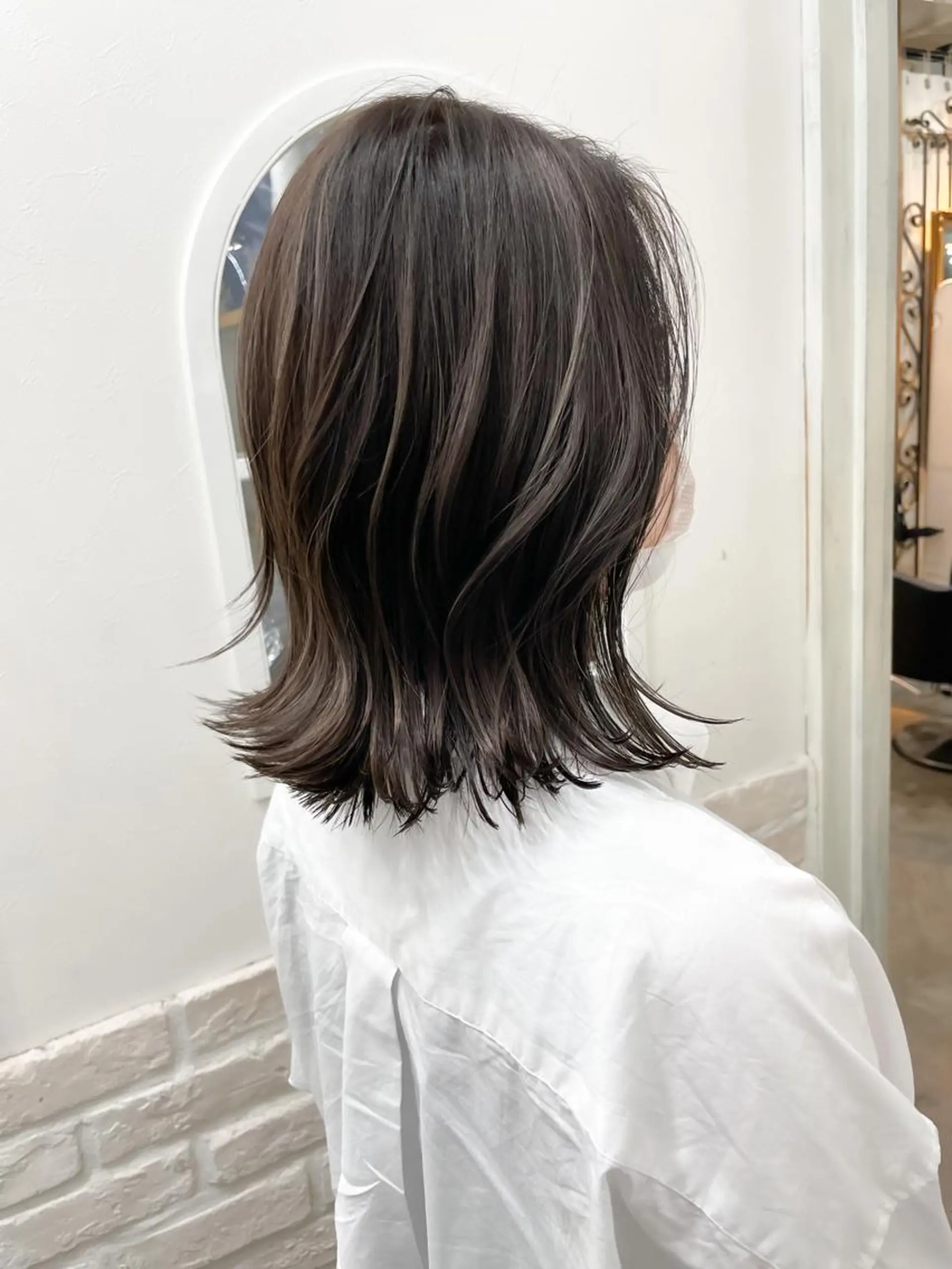 ミディアム 白いハイライト🤍 タナカリョウスケのヘアスタイル