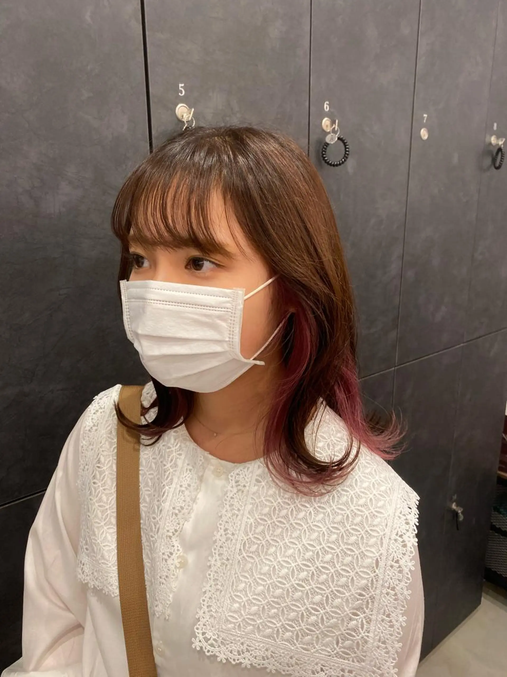 セミロング カラー ブリーチ ピンクカラー 艶髪レイヤー顔周り グレージュ添田晃基のヘアスタイル