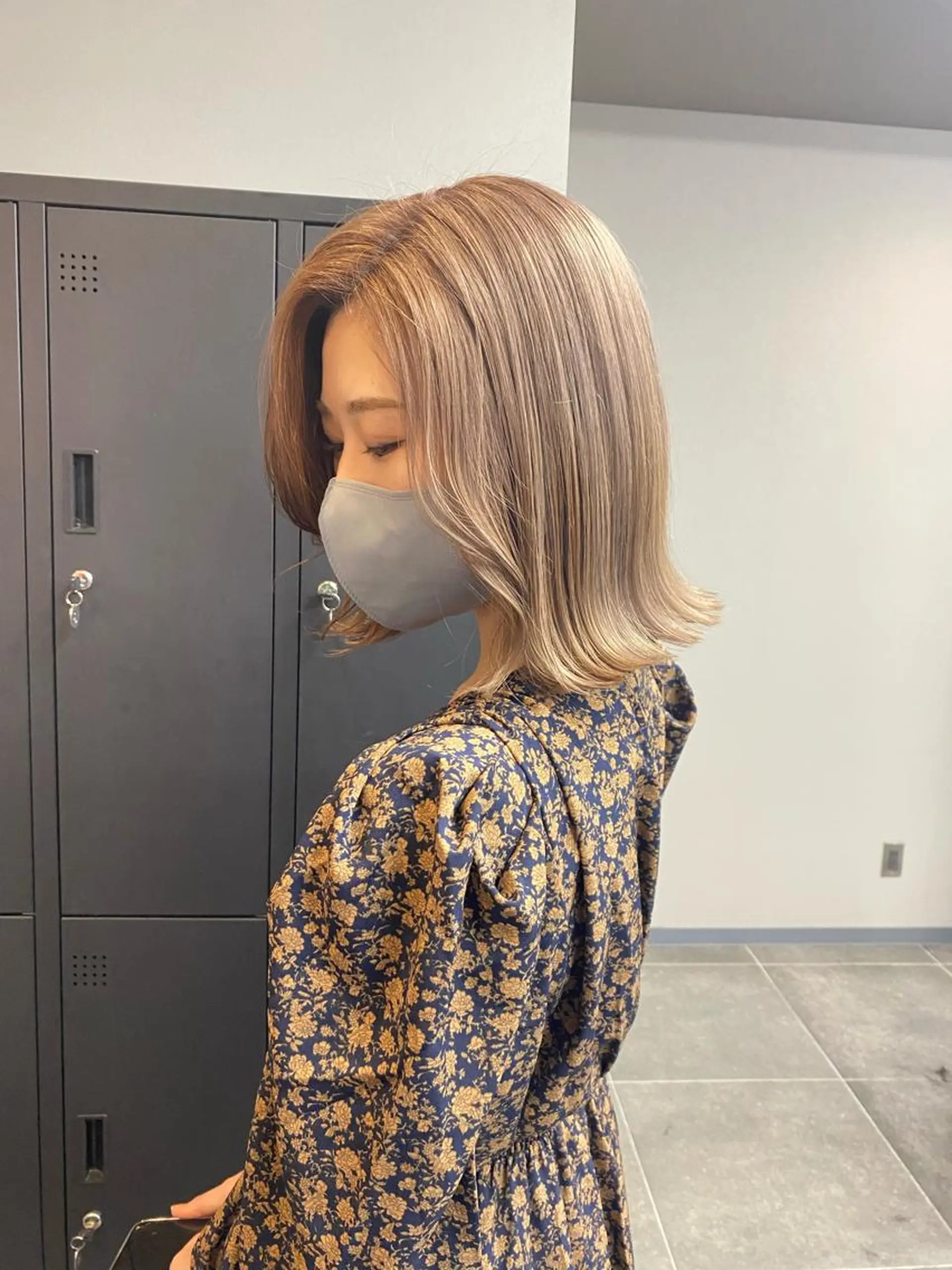 ミディアム maco 艶感ハイトーン🦋のヘアスタイル