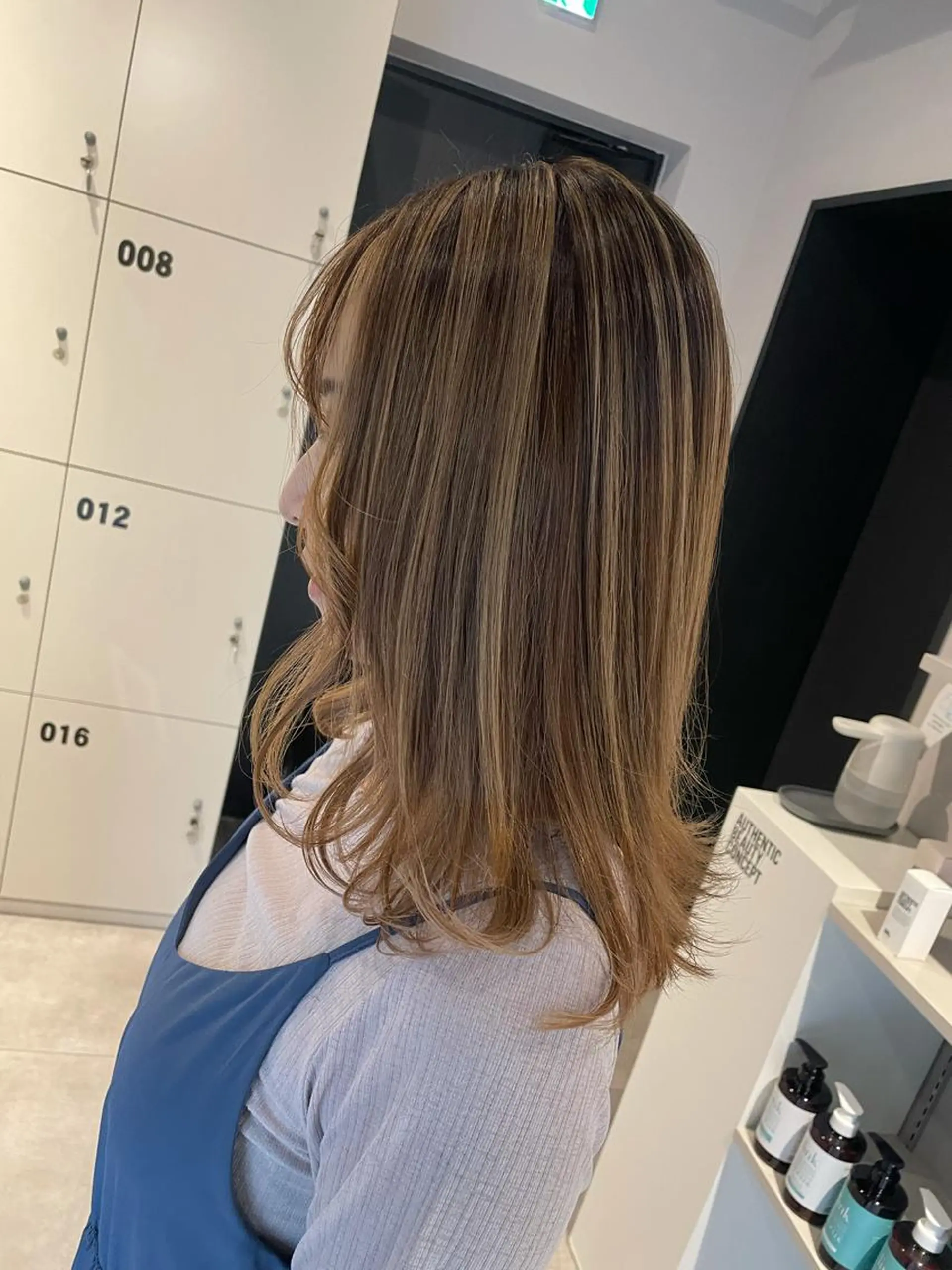 ミディアム カラー バレイヤージュ レイヤーカット ヘアカラー トリートメント ブリーチ👩‍🦳/ ‪✂︎MANAMIのヘアスタイル