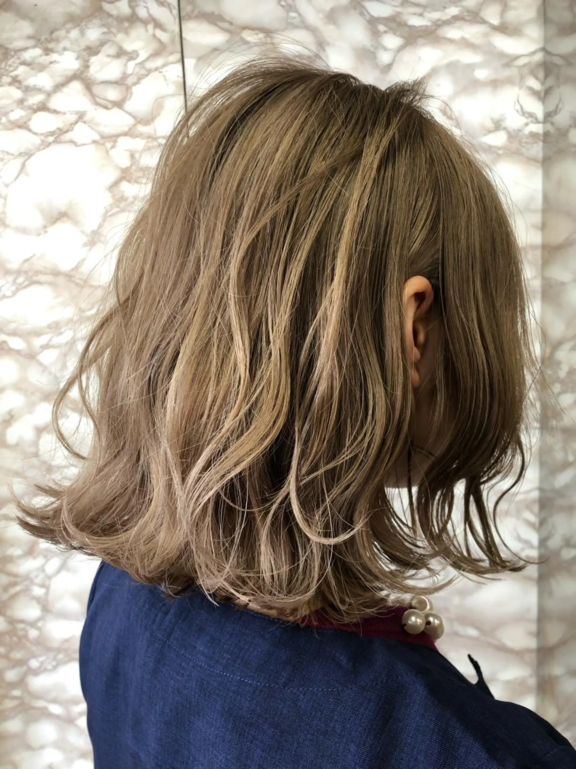 ミディアム カラー パーマ ヘアアレンジ メンズ ブロンド ヘアカラー トリートメント TOMO GEEKS代表のヘアスタイル