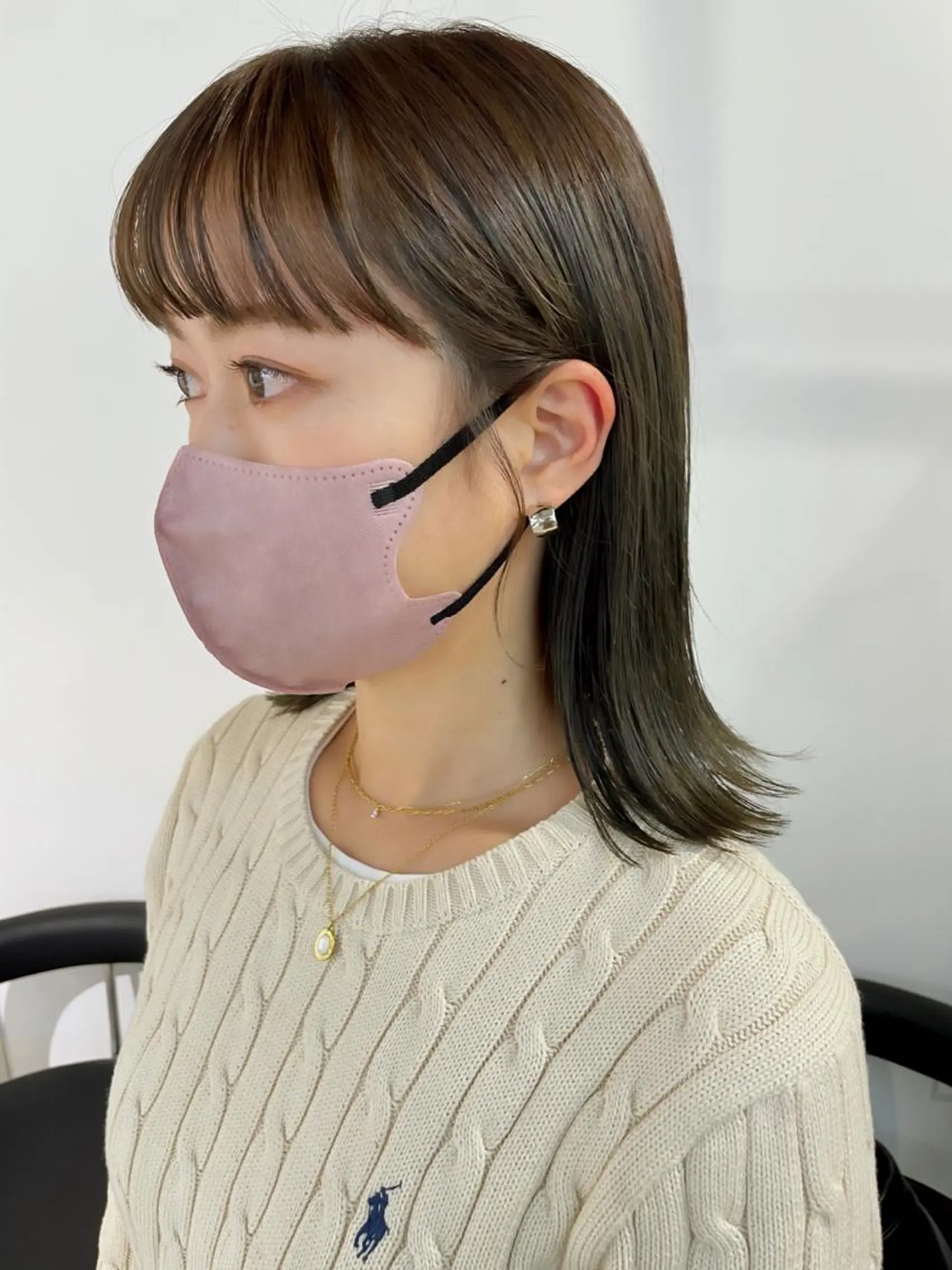 ミディアム カラー ベージュカラー オリーブベージュ おくれ毛 外ハネヘア カット ヘアカラー トリートメント fit/ madokaのヘアスタイル