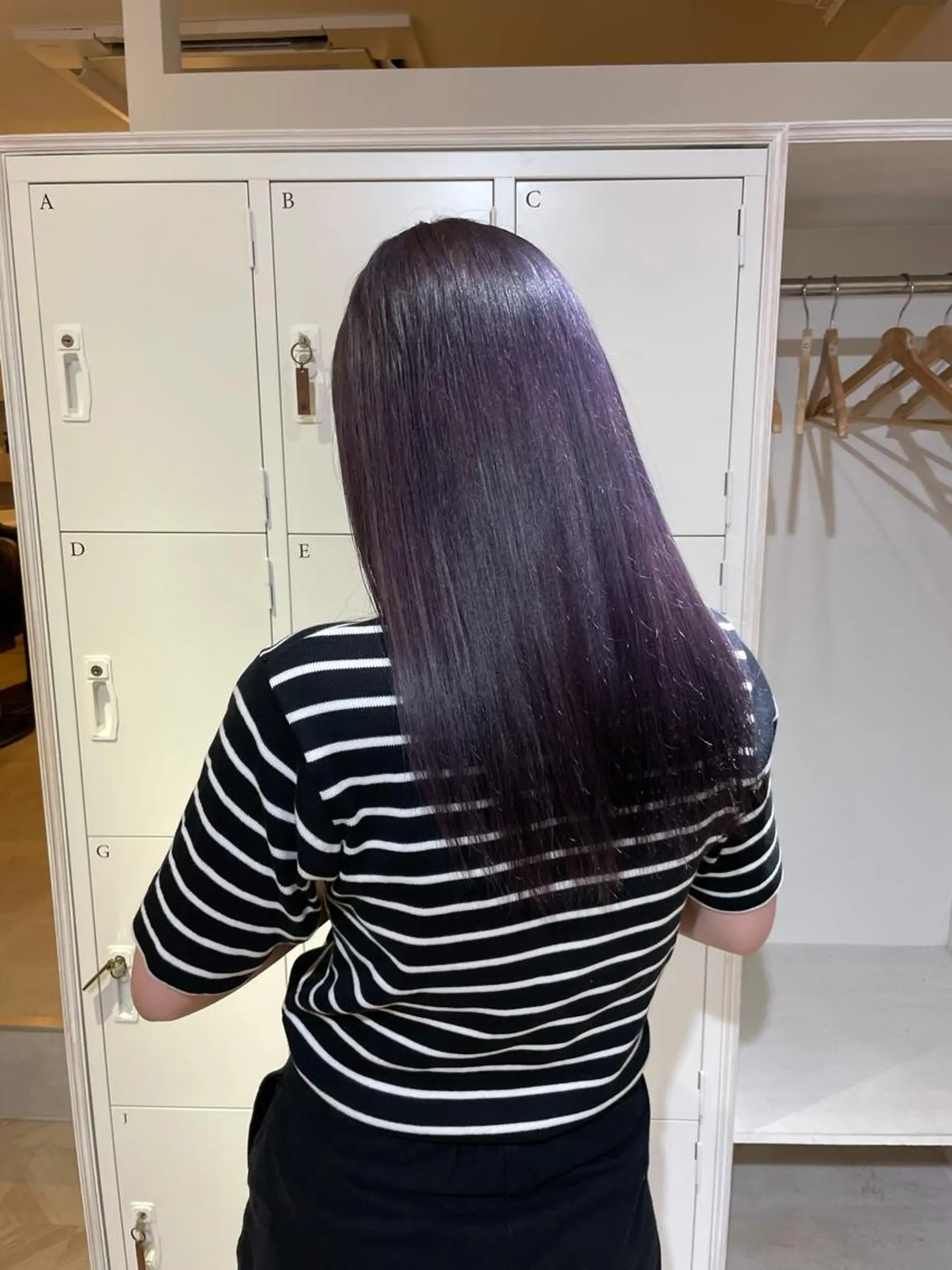 ミディアム カラー akane .のヘアスタイル