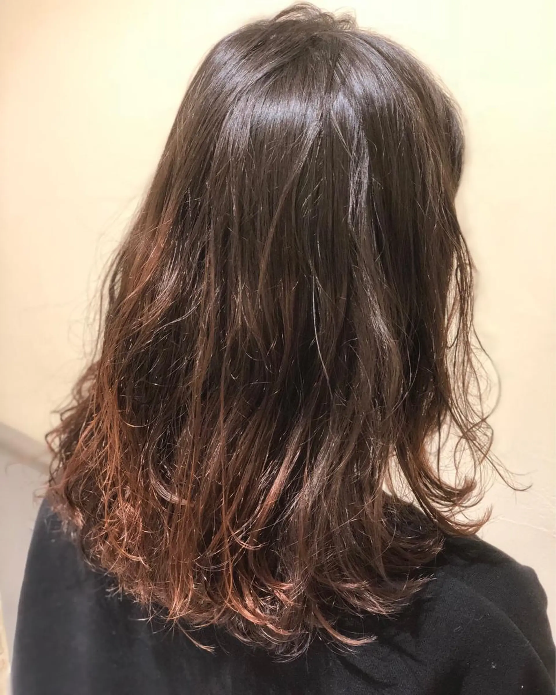 セミロング カラー パーマ セミロングパーマ 透明感カラー グラデーションカラー グレージュ ハイライトカラー 【ツヤ髪美容師】 ツダケイスケのヘアスタイル