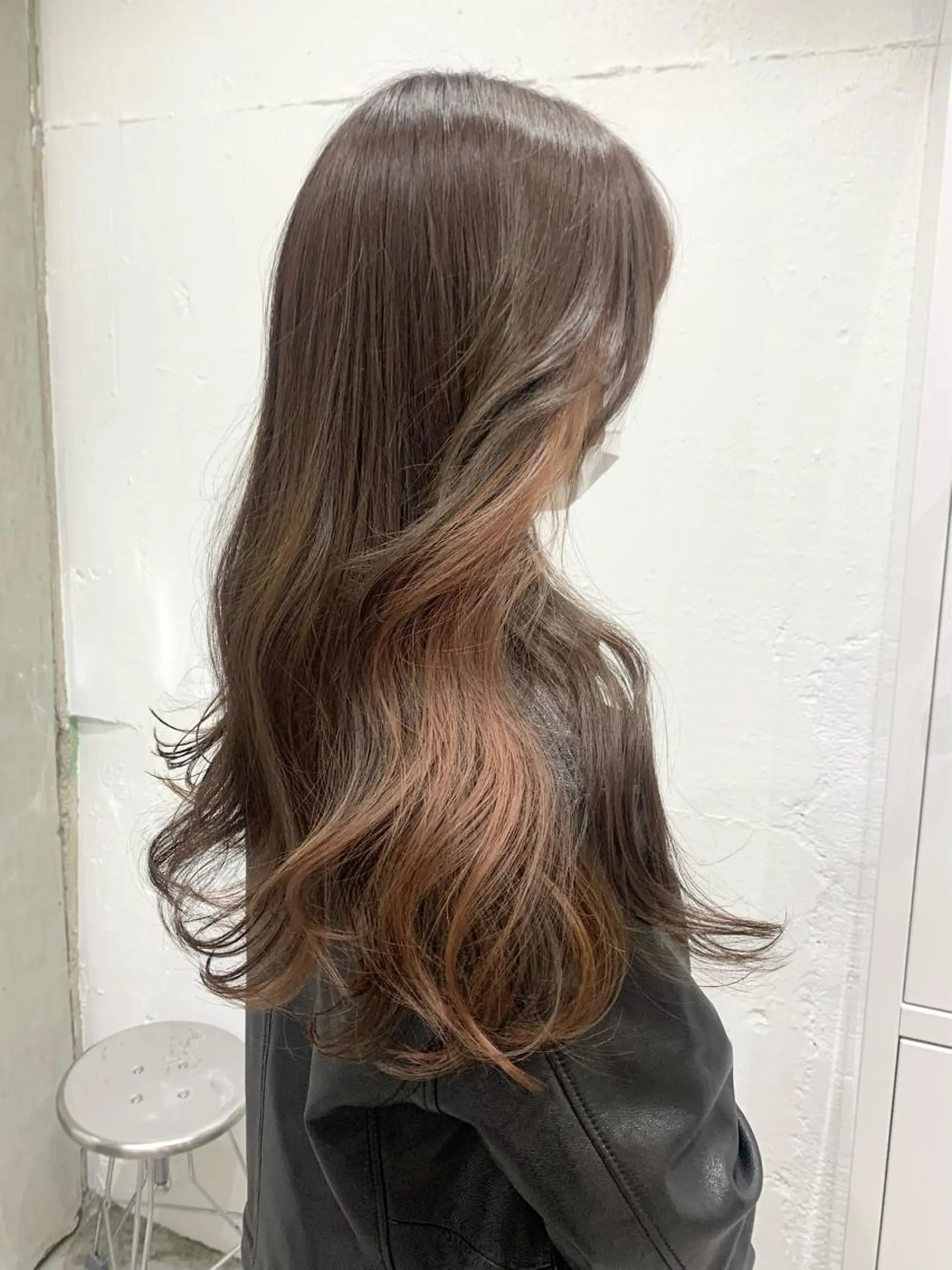 ロング カラー ヘアアレンジ SALOWIN原宿ash店所属・憧れの艶ハイトーンへ 🐈サイサキのヘアスタイル