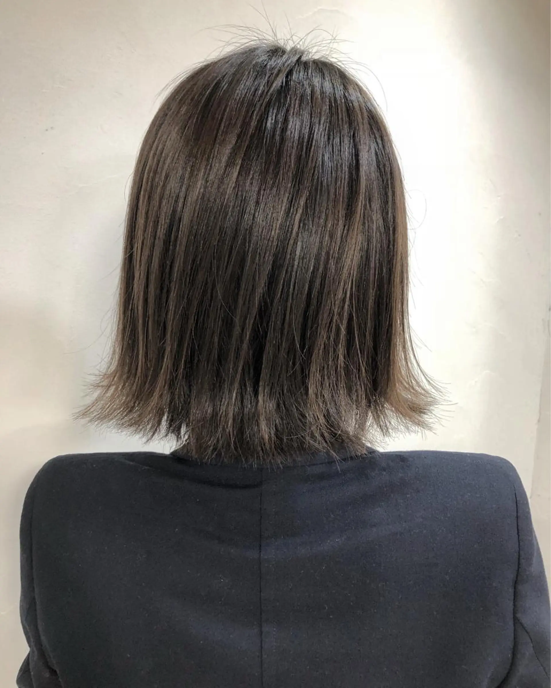 ショート カラー ヘアアレンジ グレージュ 外ハネヘア 遠藤 拓馬のヘアスタイル