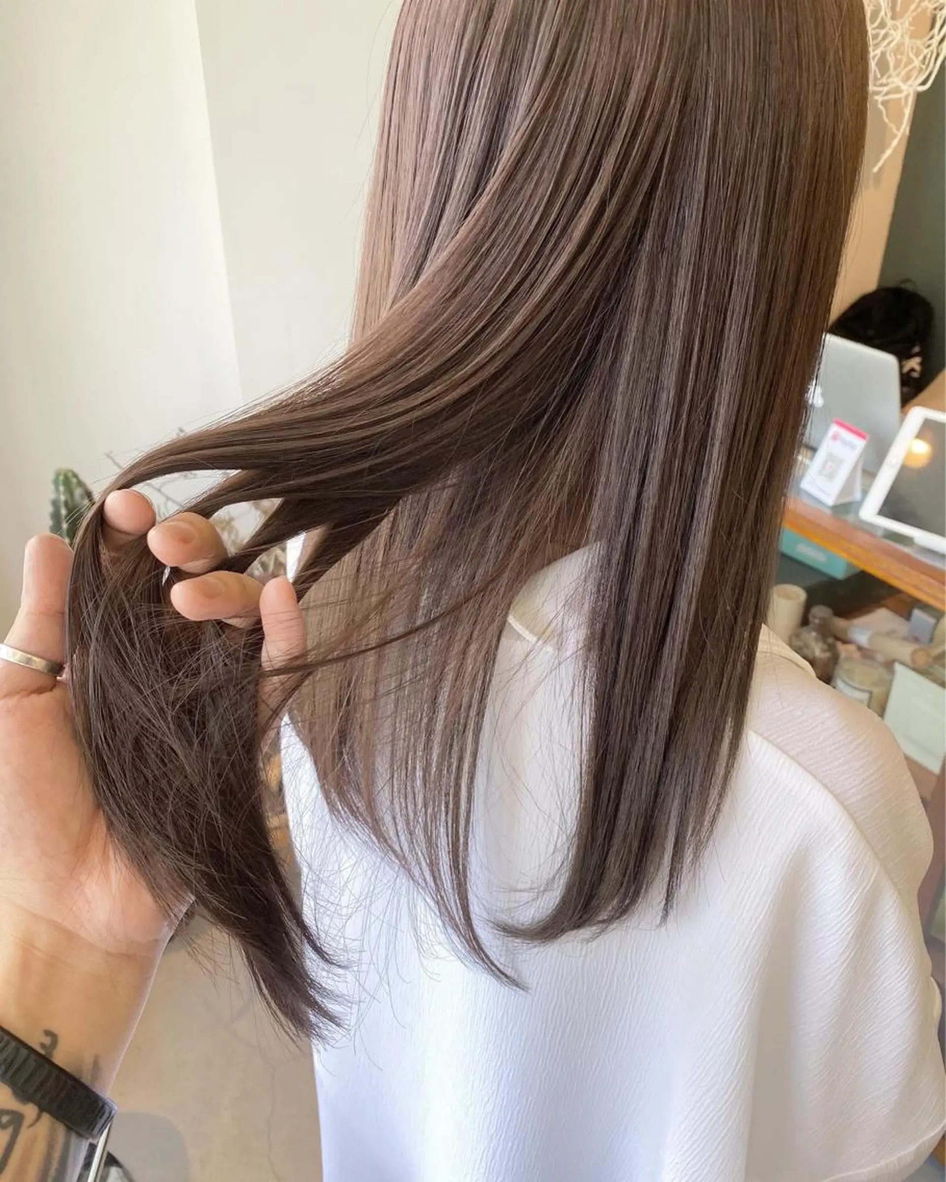 セミロング カラー パーマ 髪質改善 縮毛矯正 トリートメント カット ヘアカラー トリートメント OVER→三軒茶屋 /縮毛矯正・髪質改善のヘアスタイル