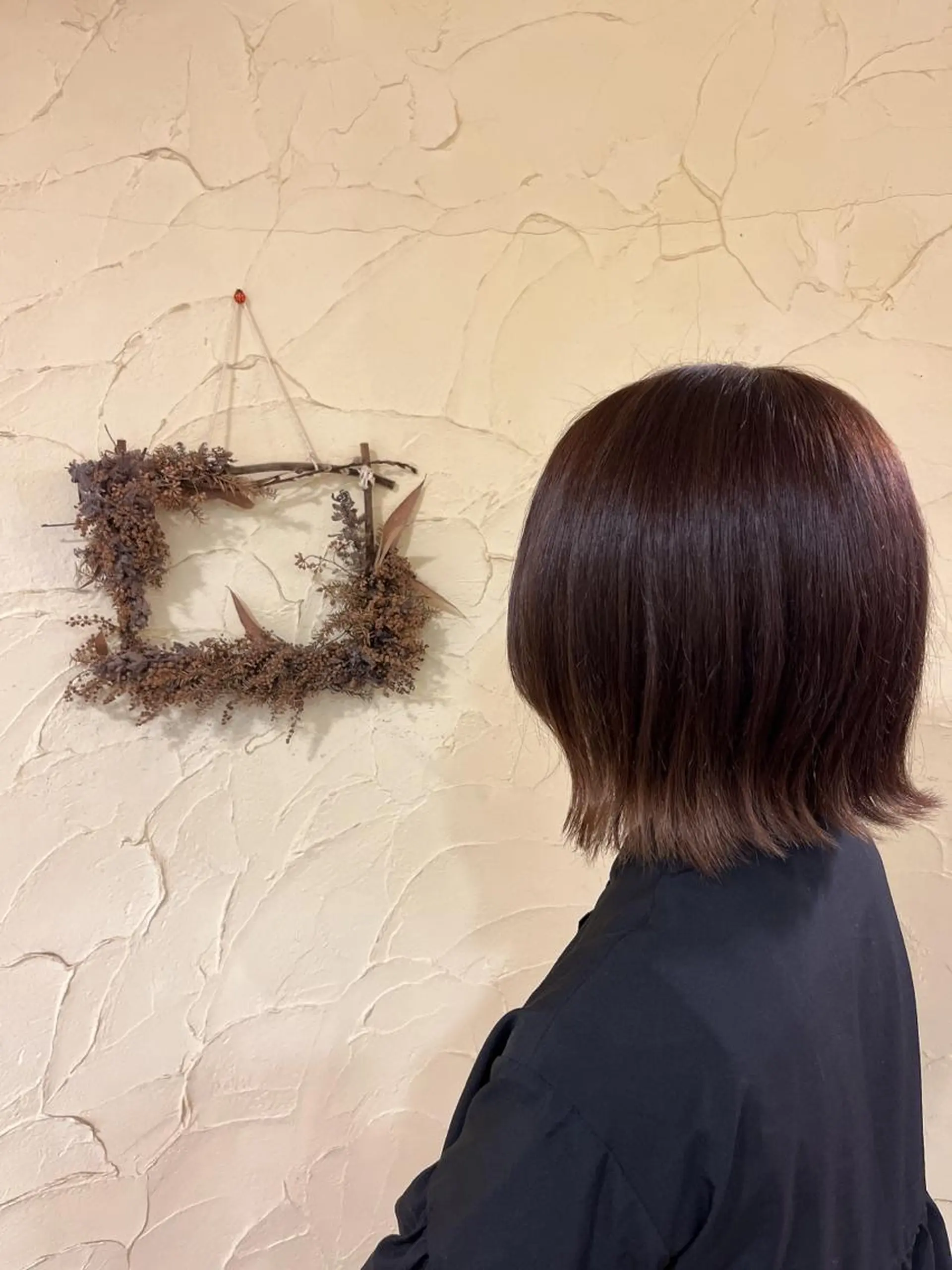 ミディアム 外ハネヘア カット ヘアカラー トリートメント 柘植 雅大のヘアスタイル