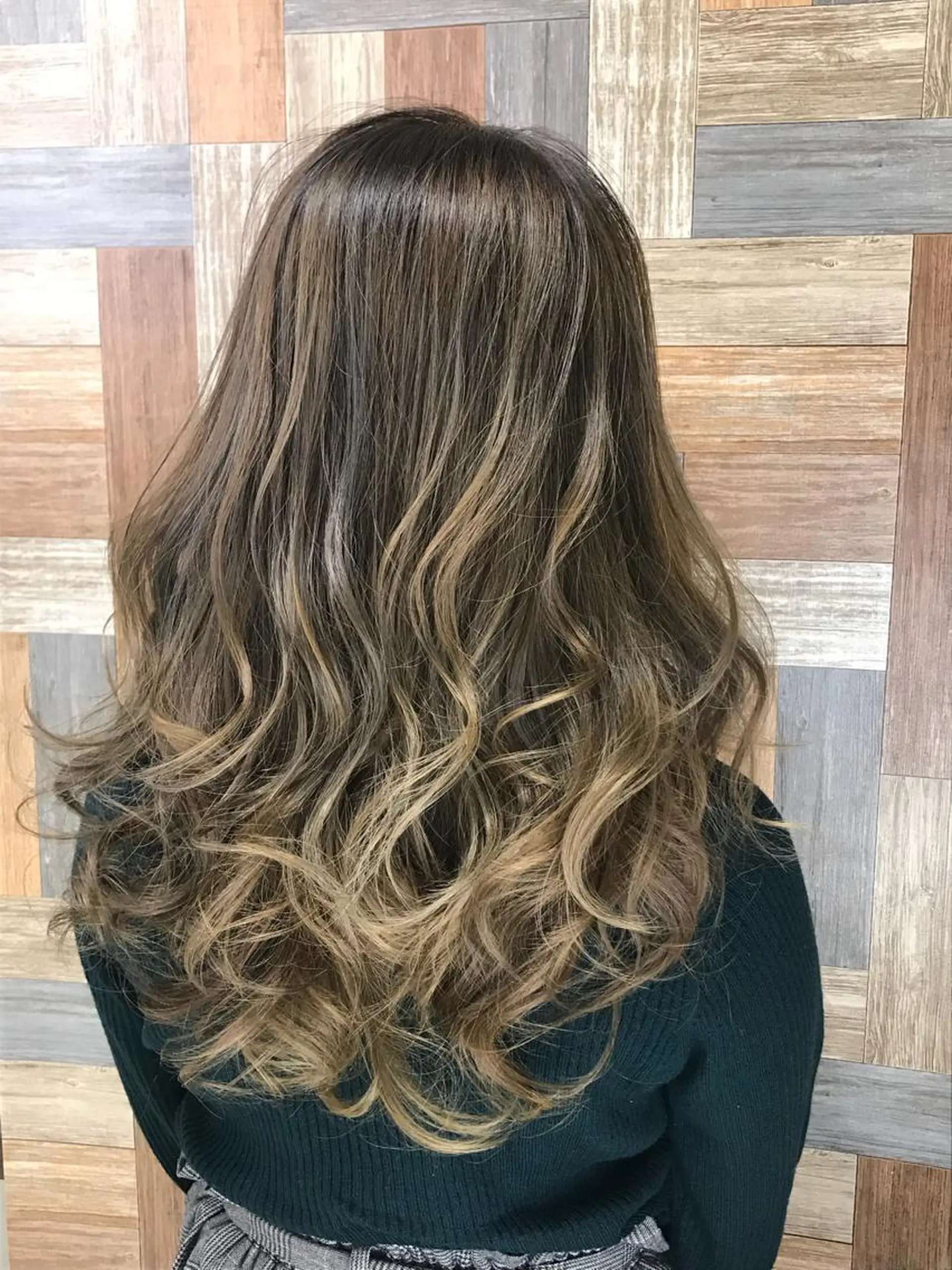 セミロング Adachi Fujikoのヘアスタイル