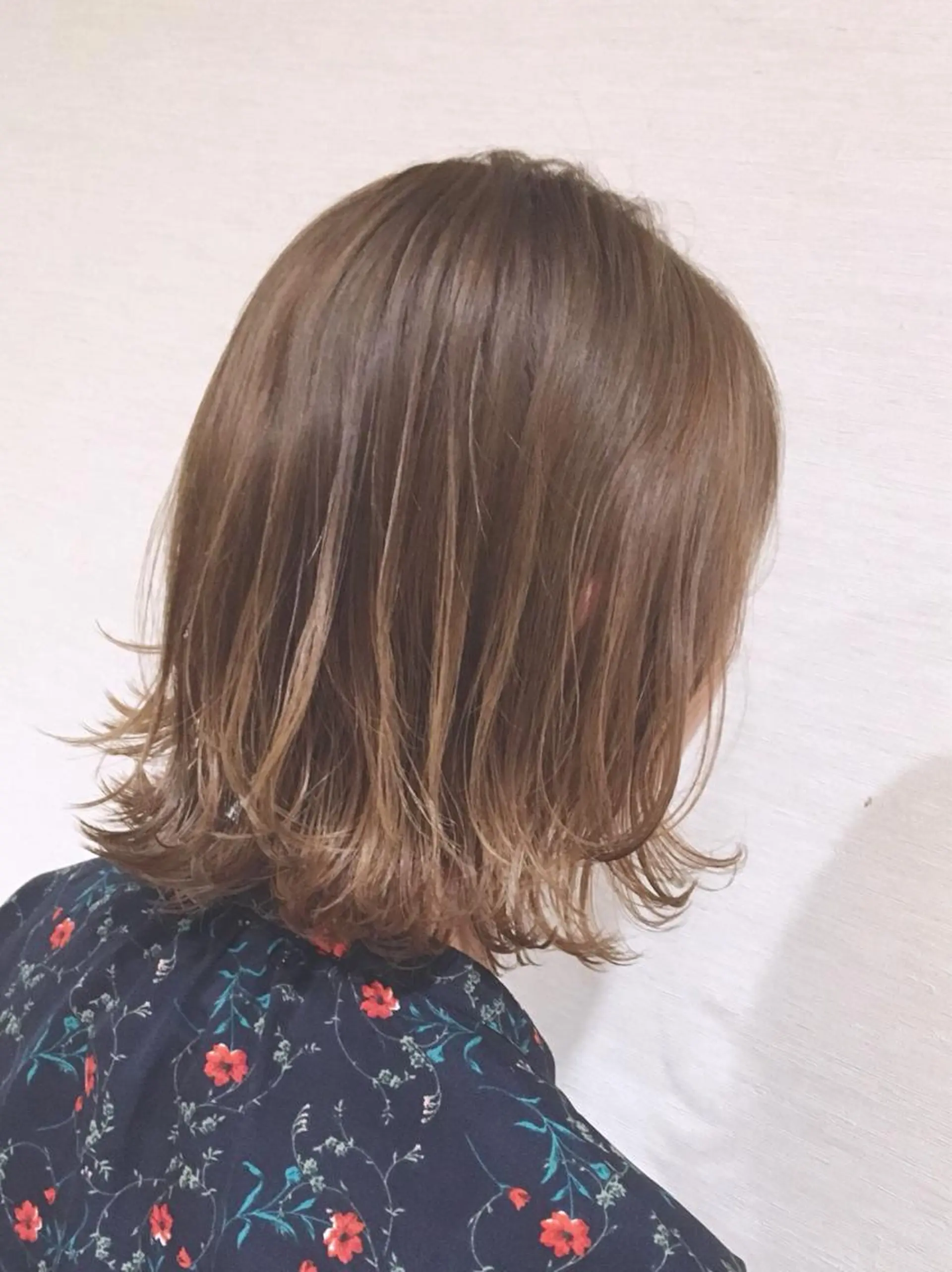 ミディアム ブリーチなしダブル/ レイヤーカット 小棹のヘアスタイル